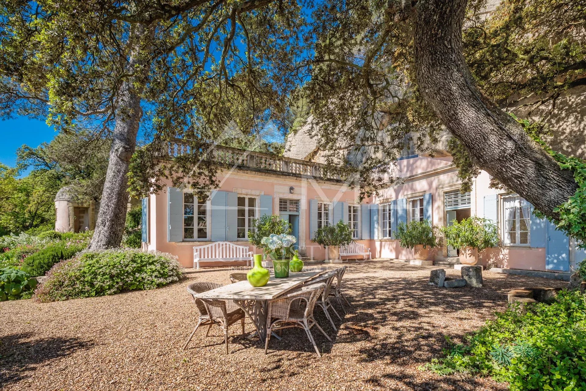 Luxueuse propriété avec jardin paysager près de Saint Rémy de Provence