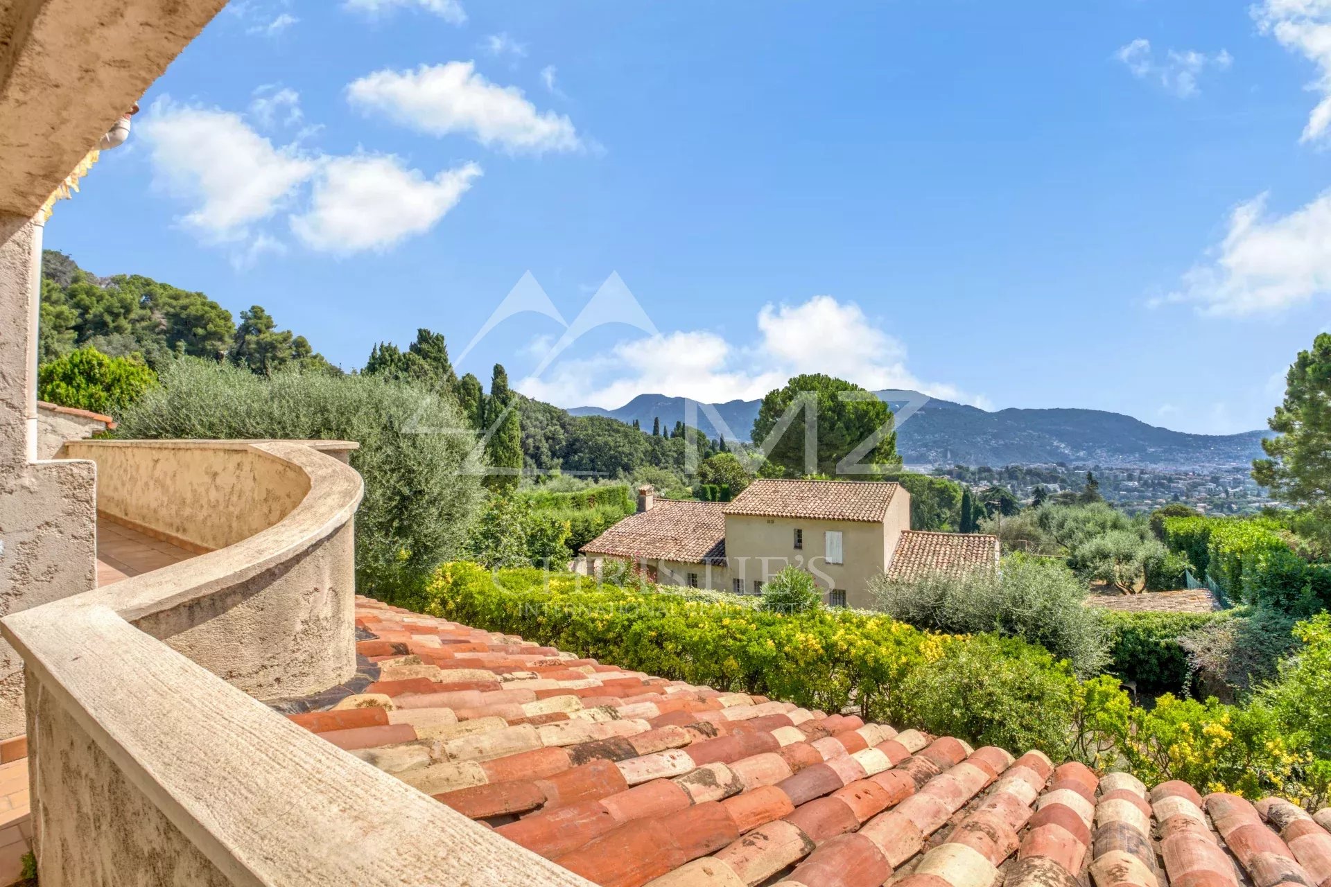 VILLA PROVENÇALE AVEC PISCINE ET VUE MER