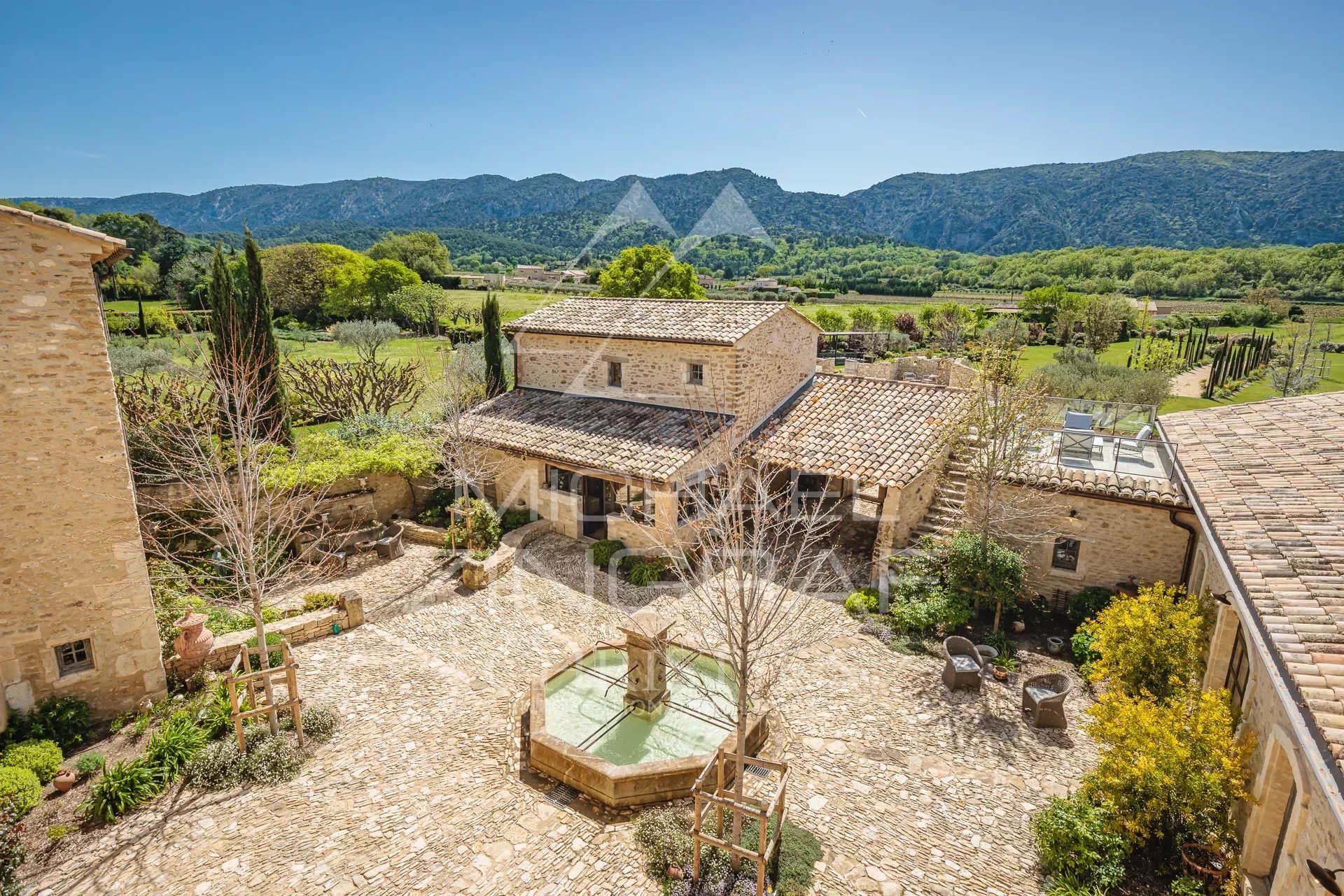 Propriété exceptionnelle au coeur du Luberon