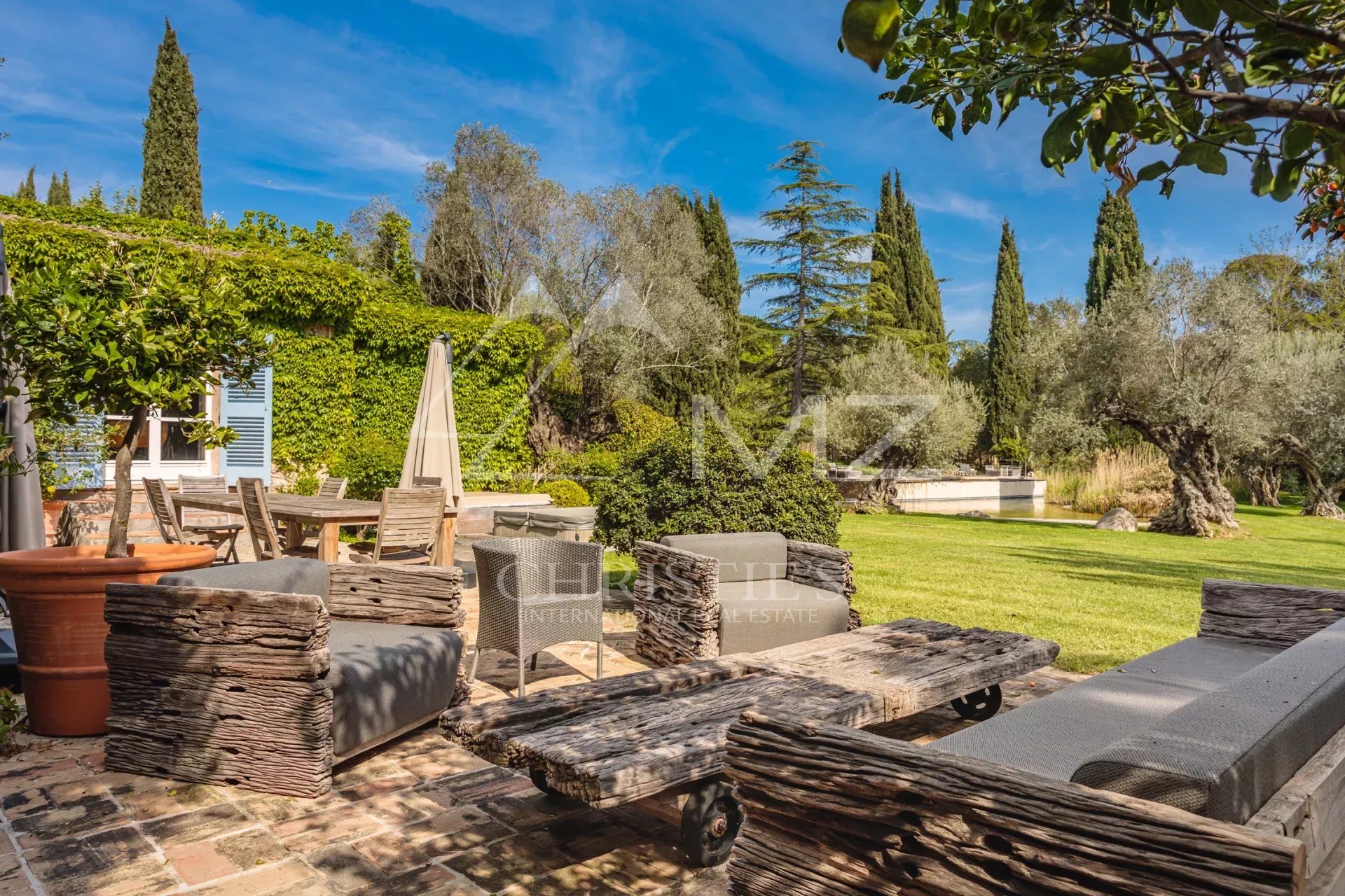 Close to Saint-Tropez - Exceptional property