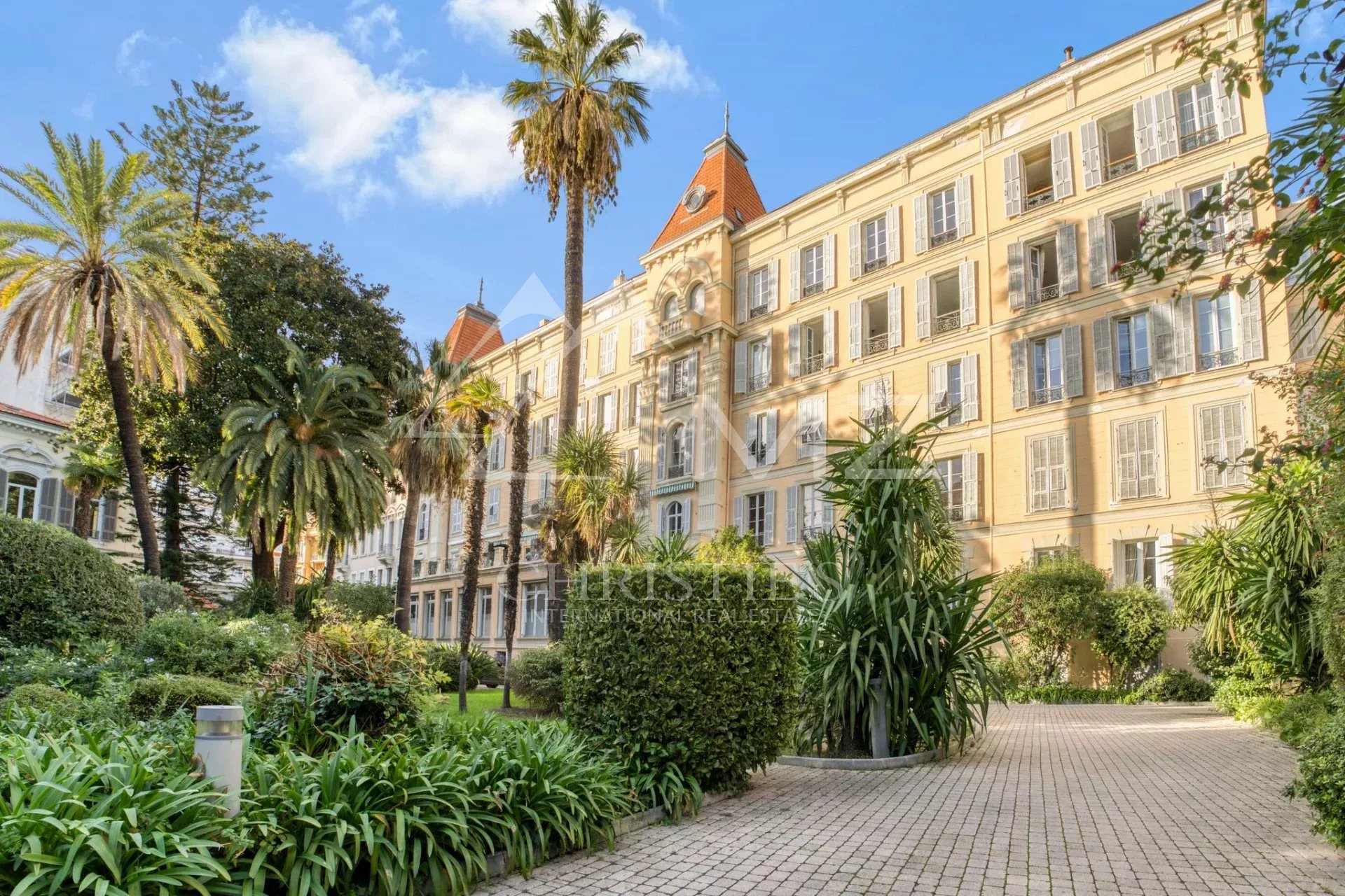 Victor Hugo - Appartement traversant de 4 pièces avec vue jardin