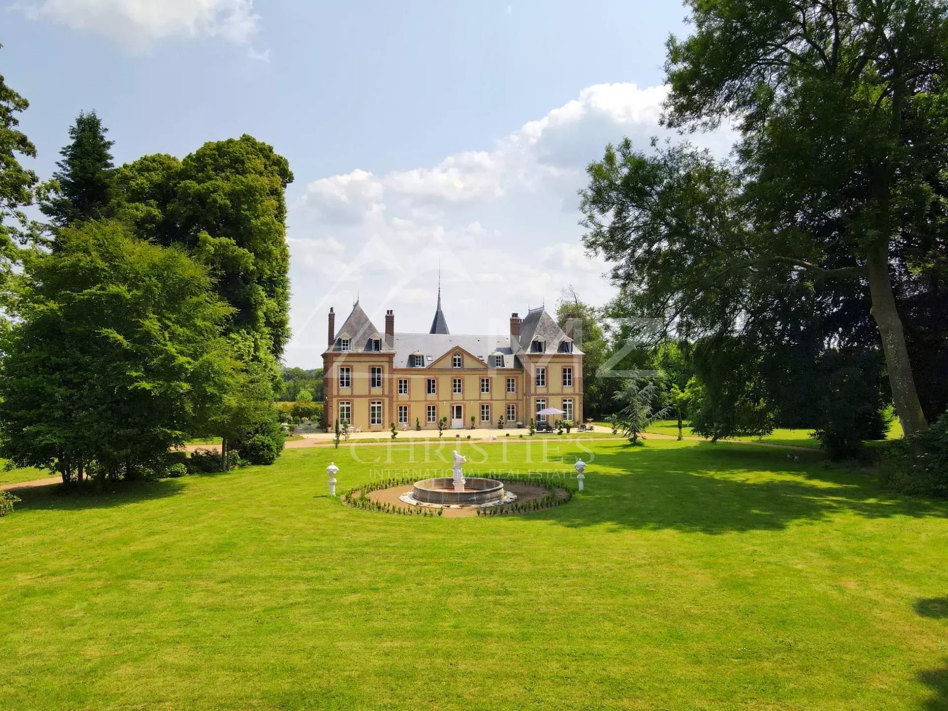 Schloss mit Stallungen und Nebengebäuden