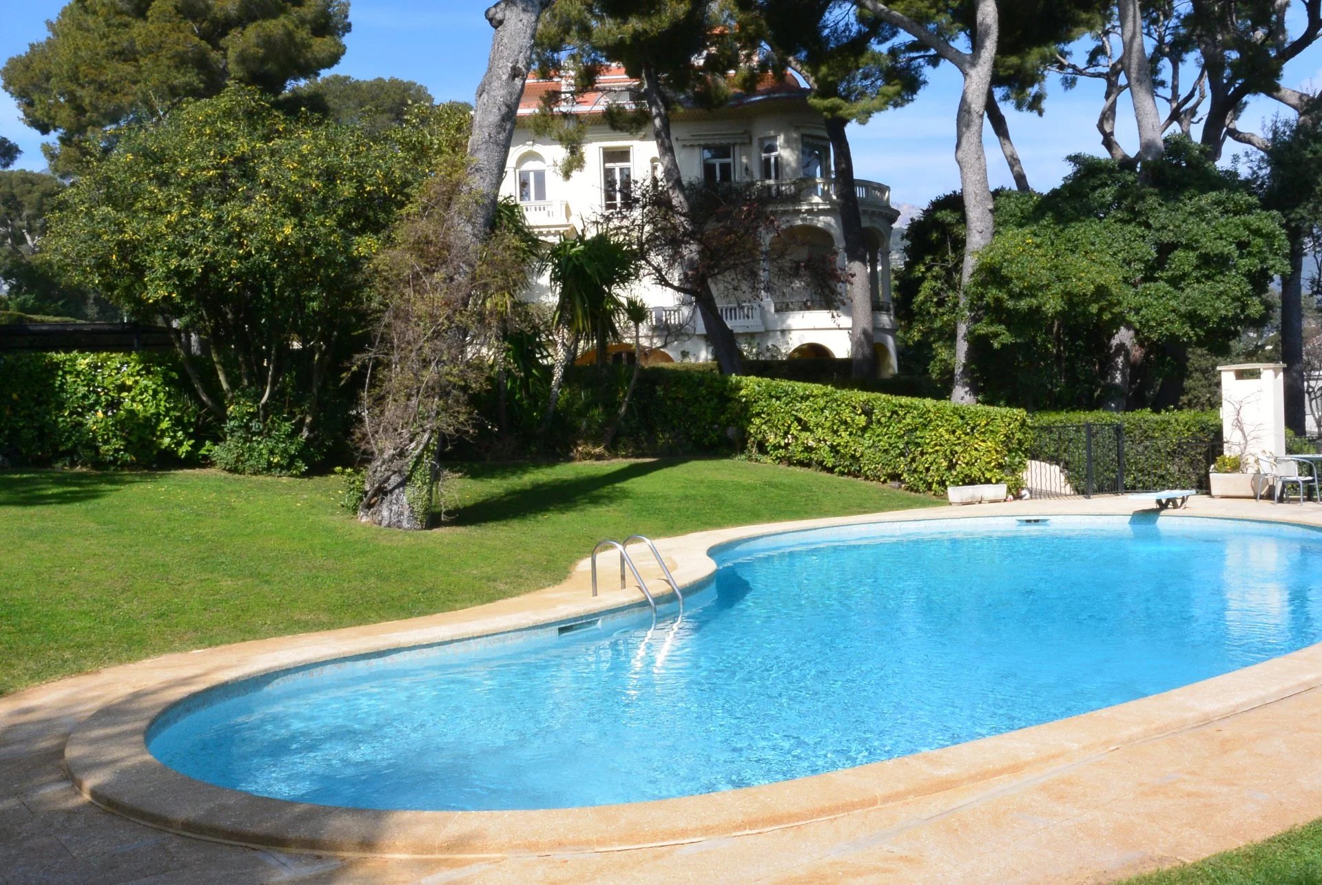 Appartement dans résidence avec piscine