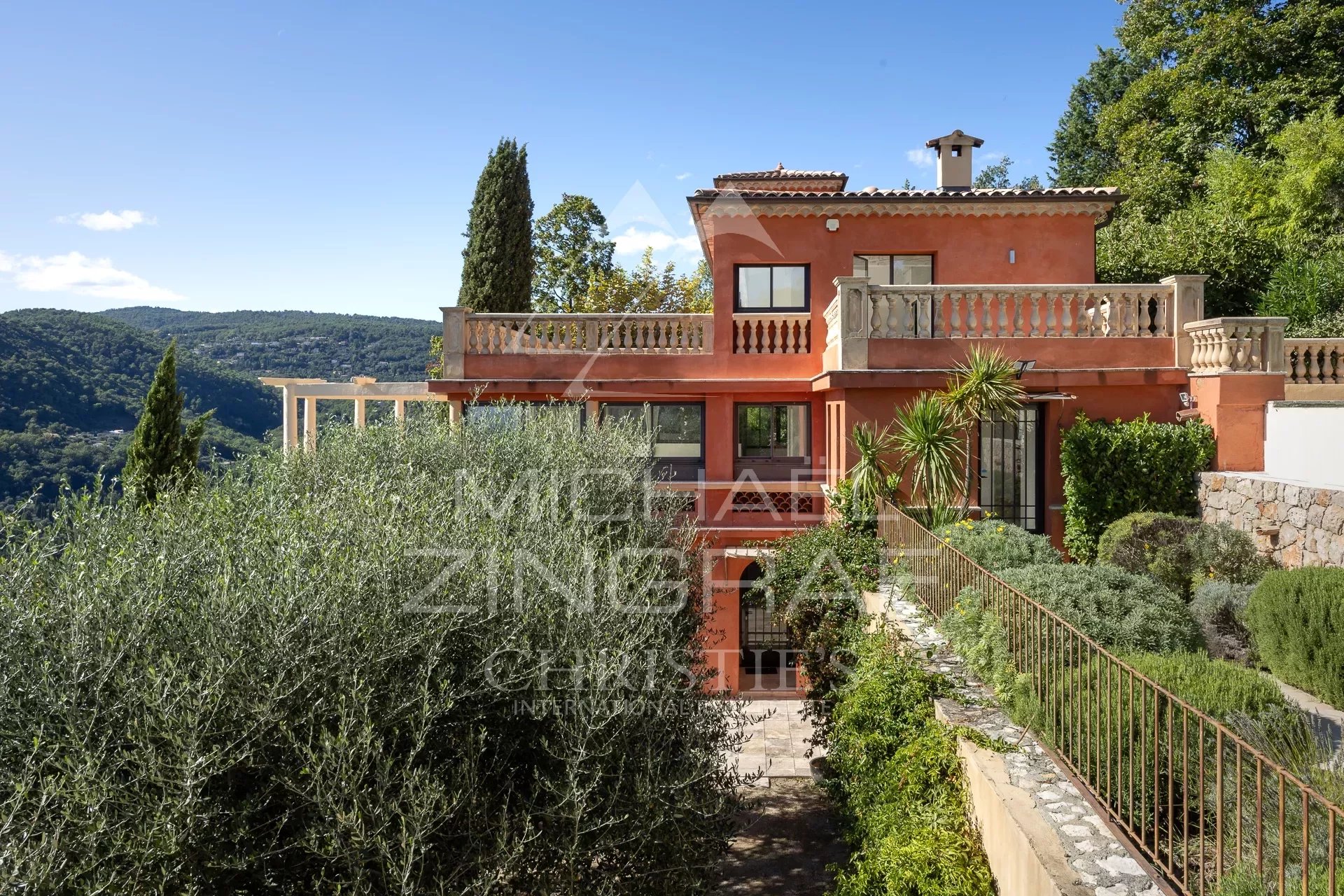 Villa 10p with Belvedere overlooking the sea, hills and Esterel mountains