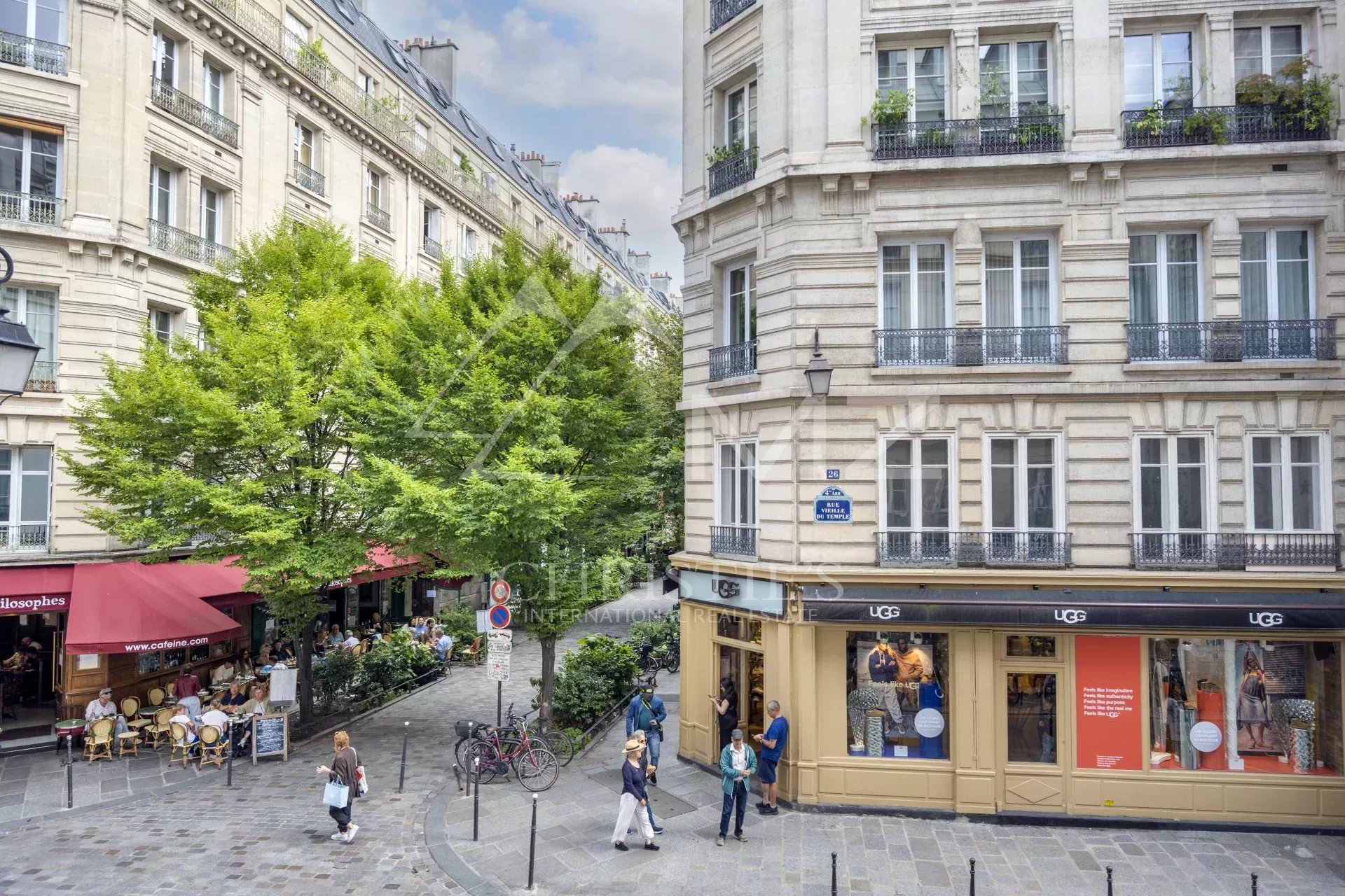 Apartment in Rue Vieille du Temple in the Marais to renovate