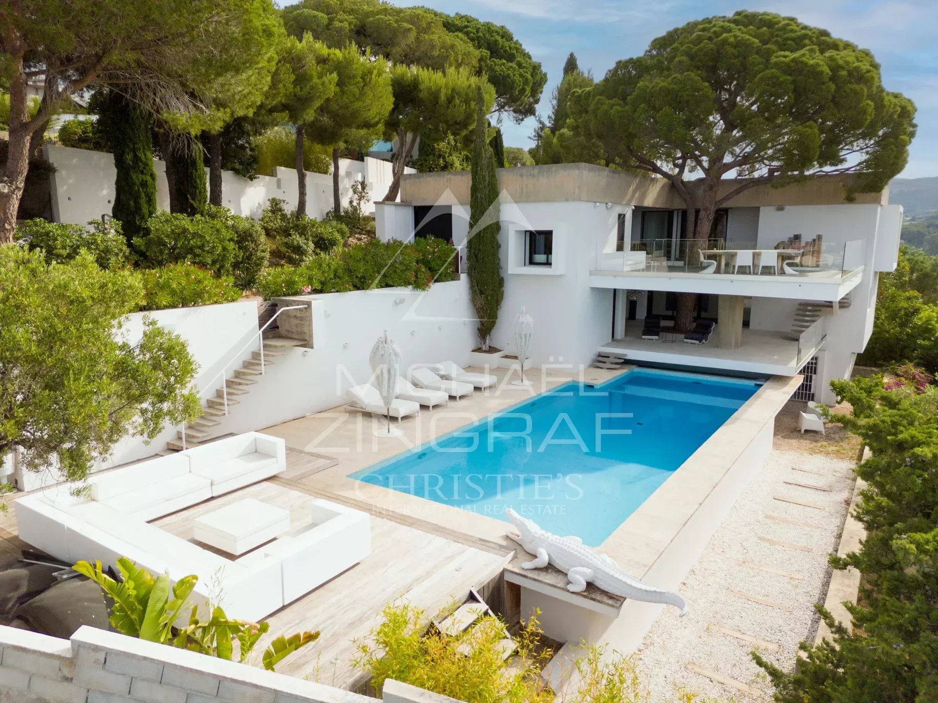 Exceptional property in Cassis