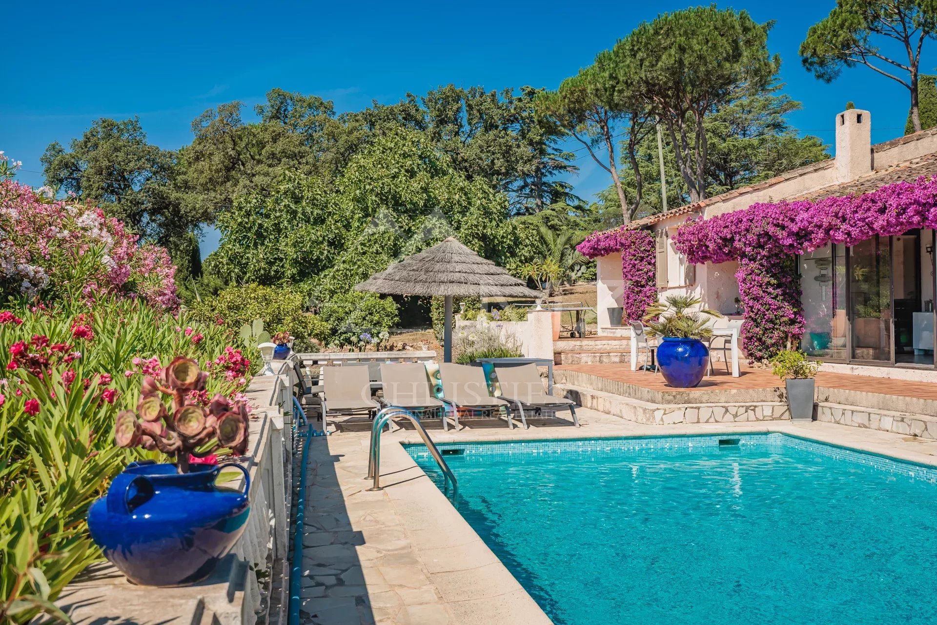 HIGH POTENTIAL - PROVENCAL VILLA - SEA VIEW