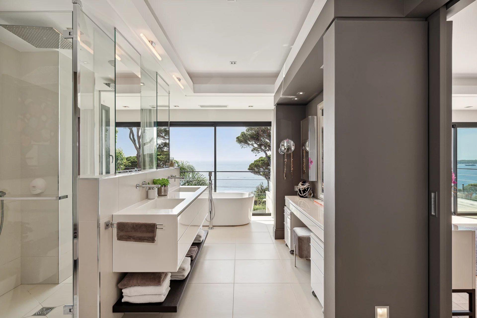 Cannes - superbe villa contemporaine 4 chambres