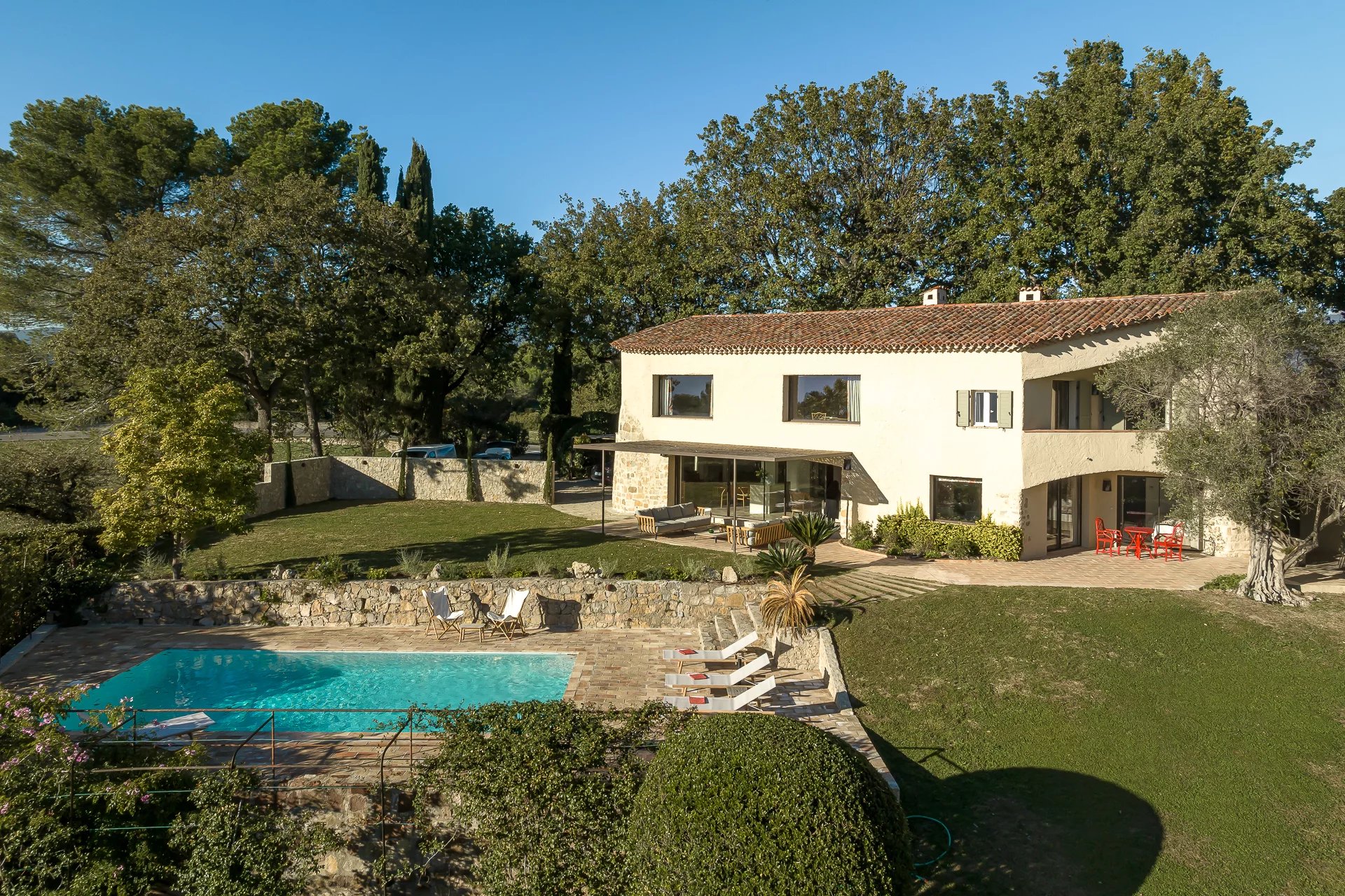 Nahe Mougins - Gesichertes Anwesen - 5 Schlafzimmer