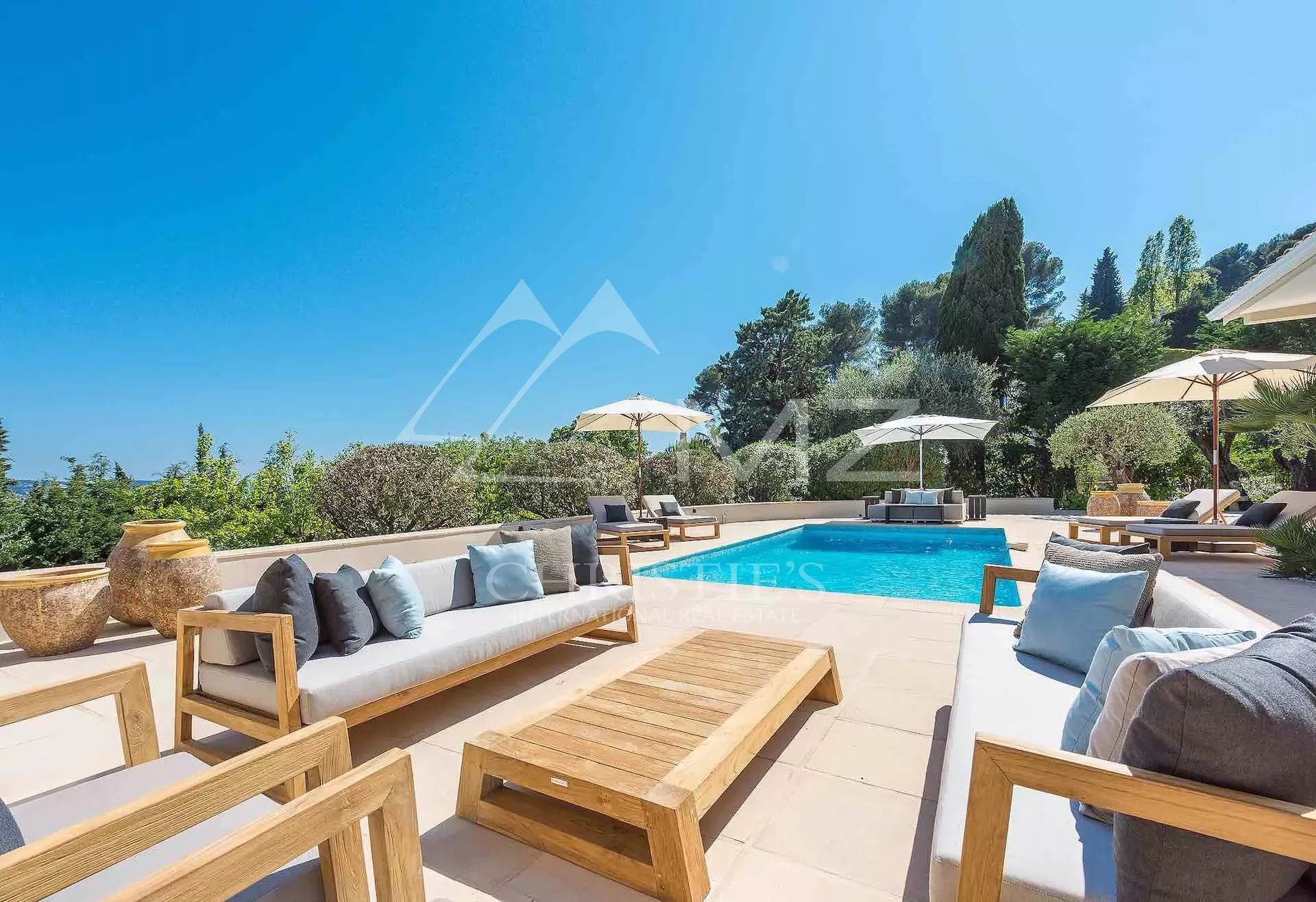 Mougins - Villa rénovée dans domaine privé