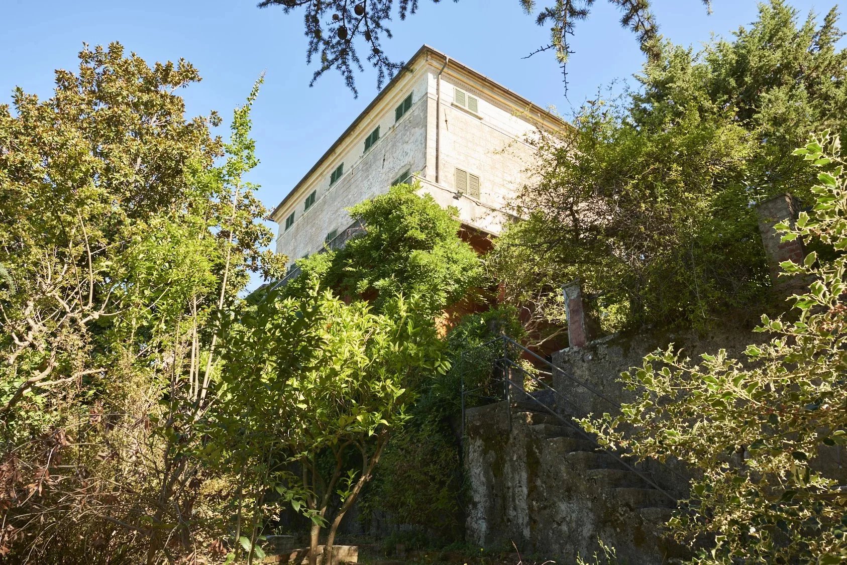 Villa historique de grande superficie avec parc privé et vue sur la mer