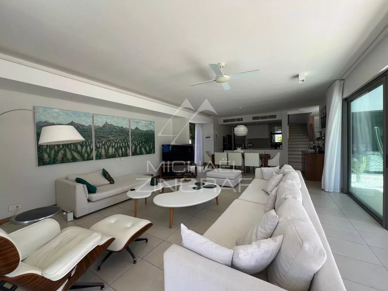 Exceptional 4 bedrooms villa on Golf Estate