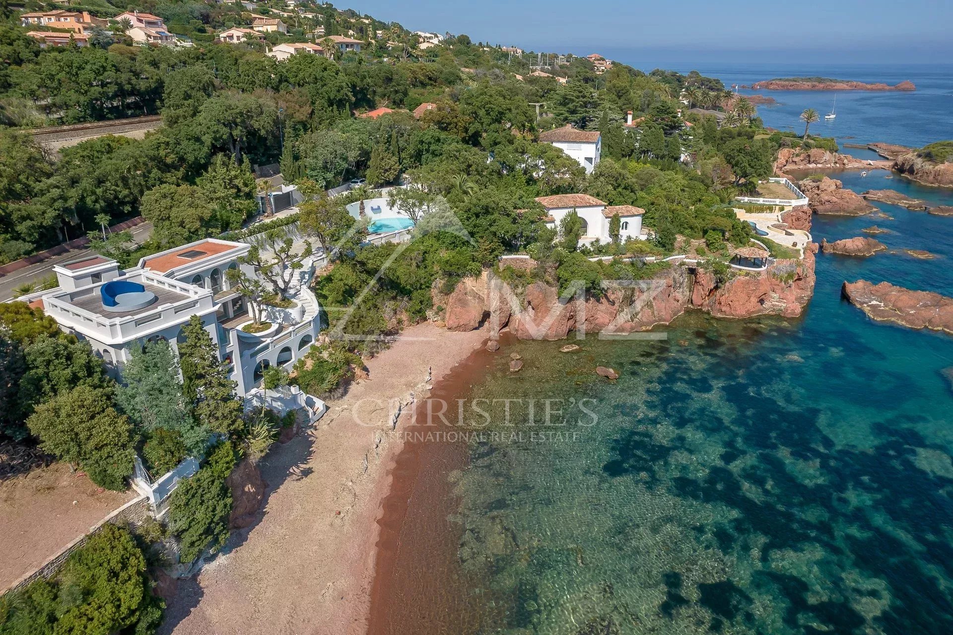 Proche Cannes - Villa pieds dans l'eau