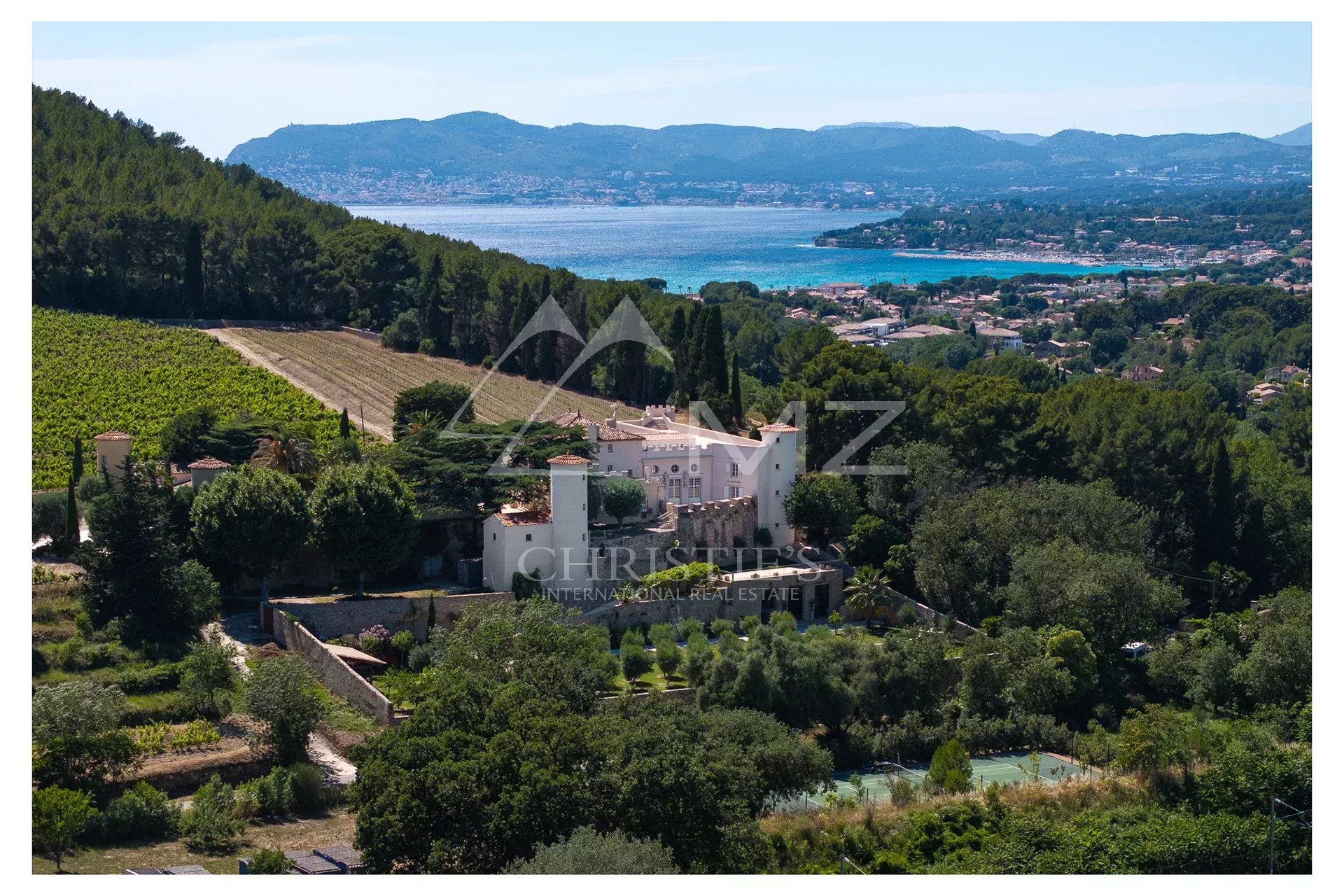 Saint-Cyr-sur-Mer, Château provençal au coeur des vignes