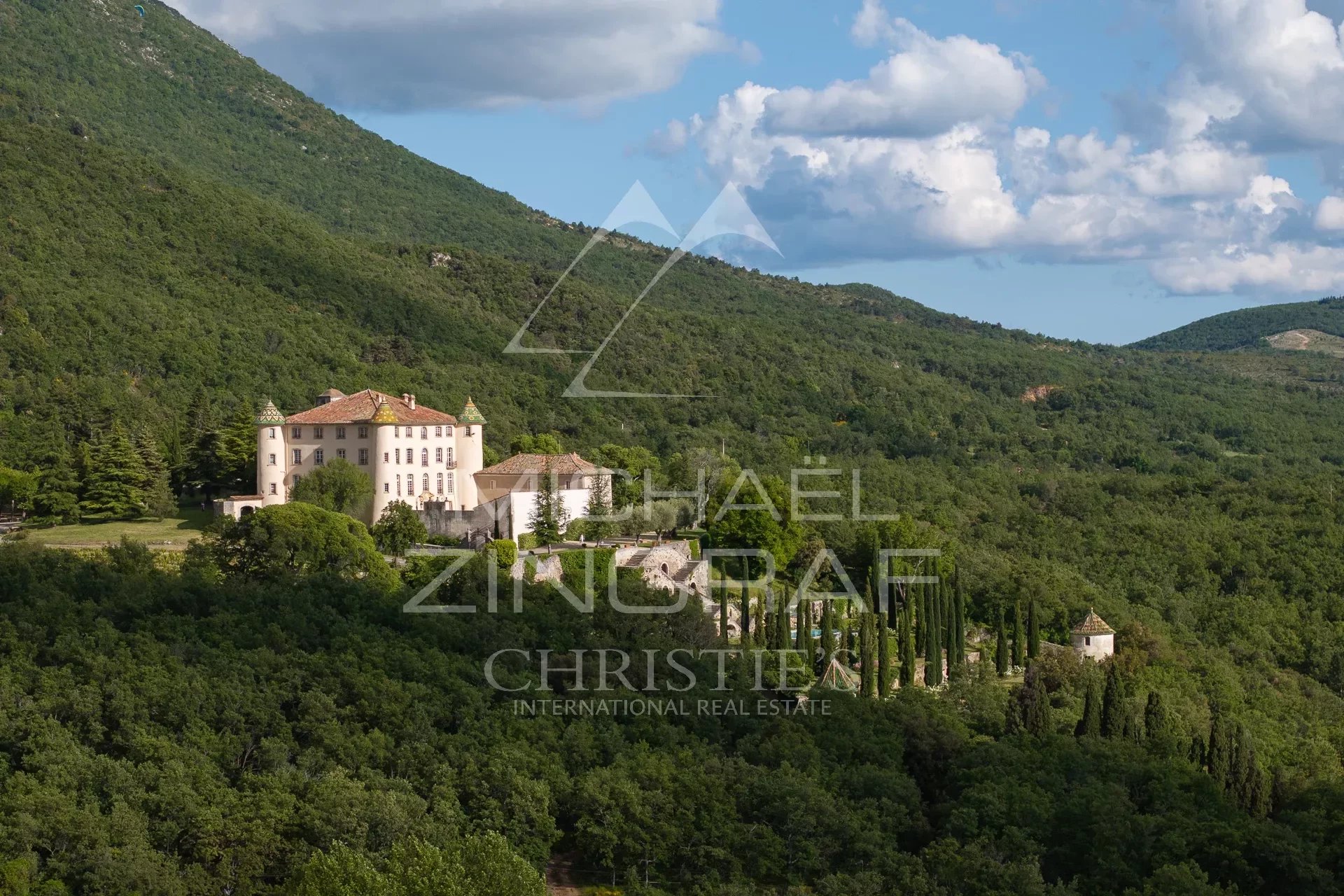 Aiguines - Remarkable Estate with Provençal Château