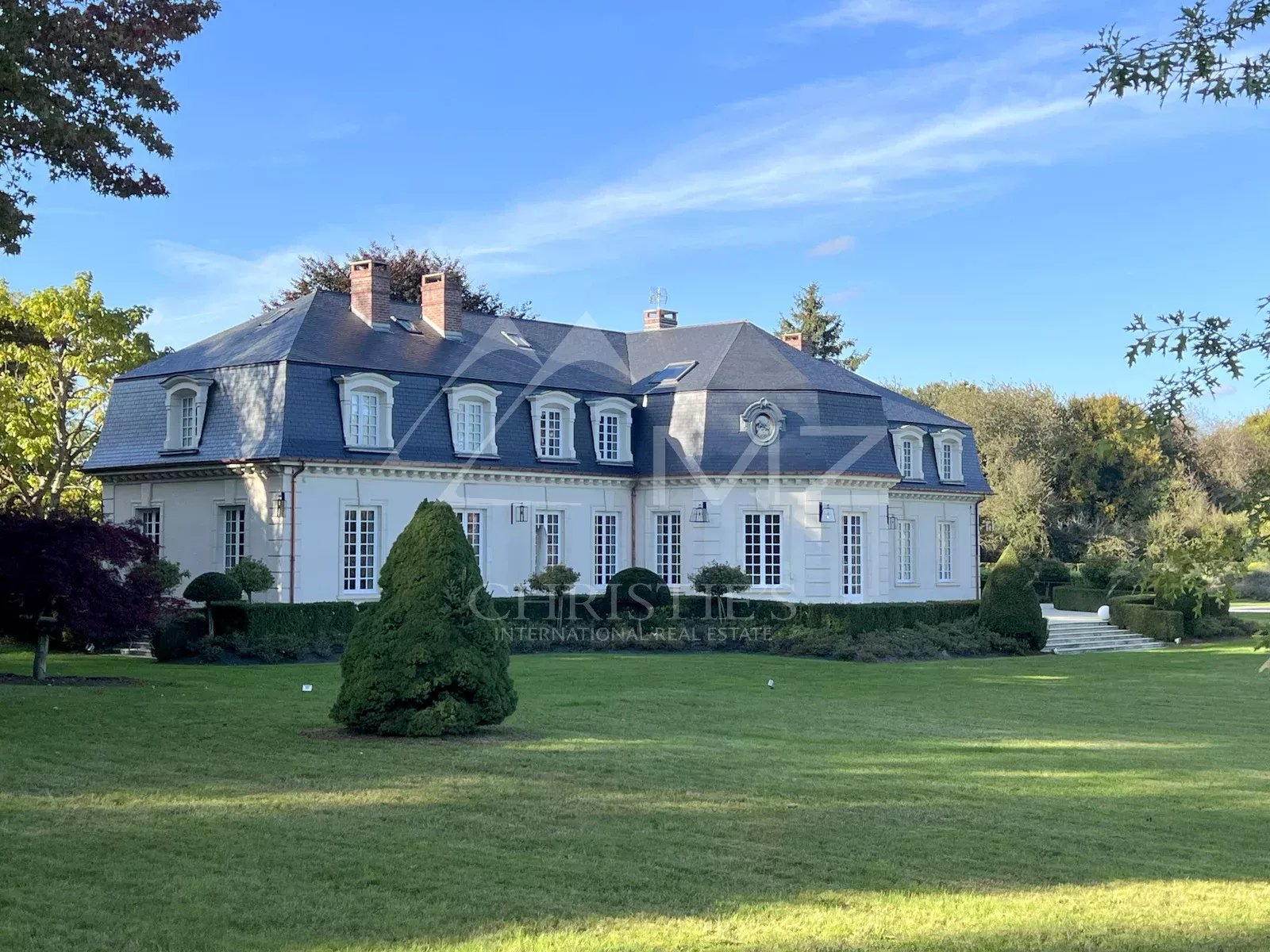 Propriété avec dépendance et piscine