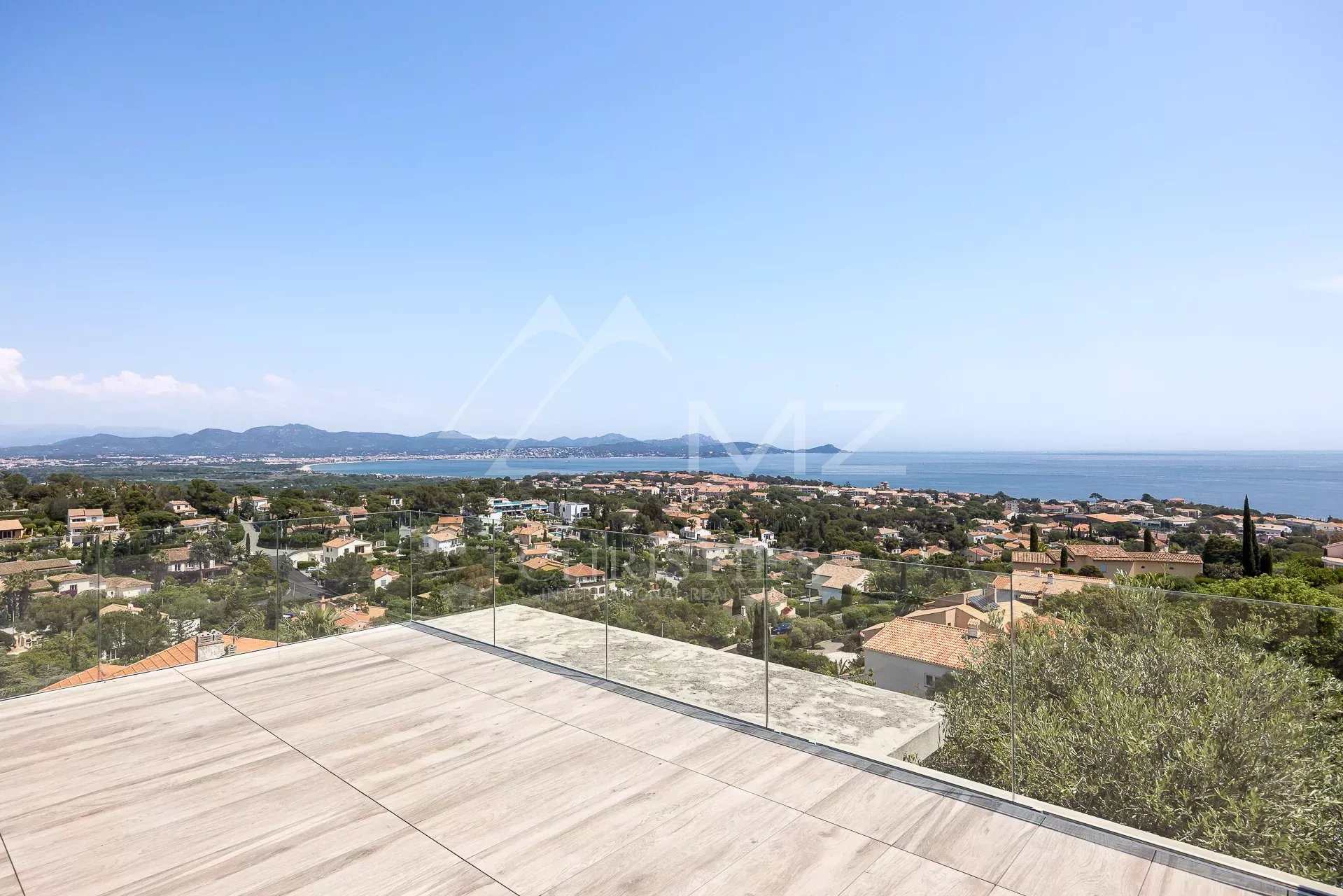 Villa with sea view between Cannes and Saint-Tropez