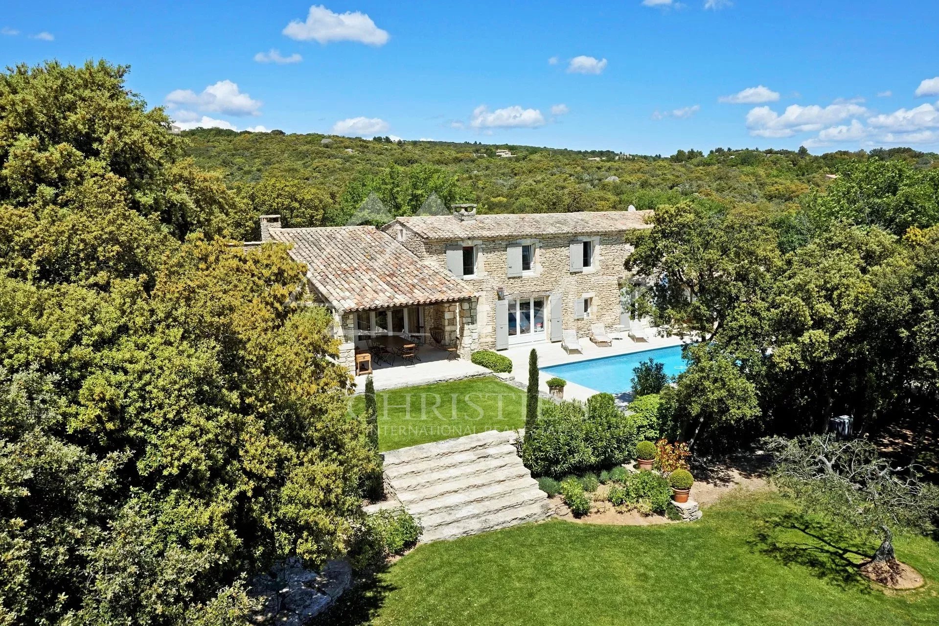 Gordes - Beautiful stone house with tennis court and heated pool