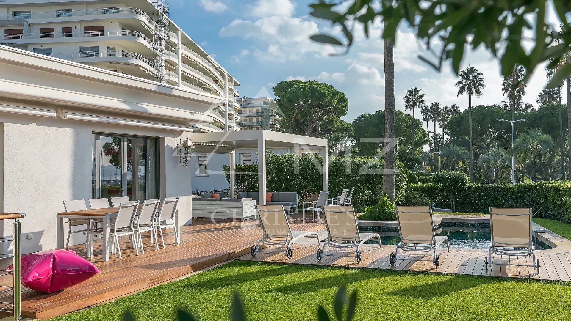 CANNES-CROISETTE-CONTEMPORARY VILLA