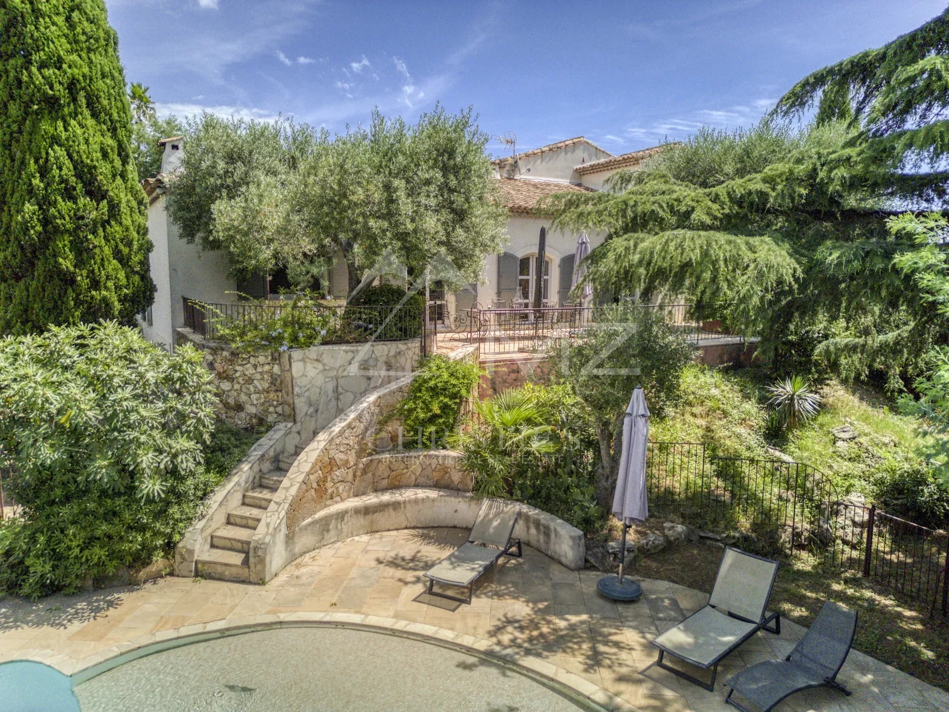 VILLA AVEC PISCINE - PLAGE A PIED - GRIMAUD