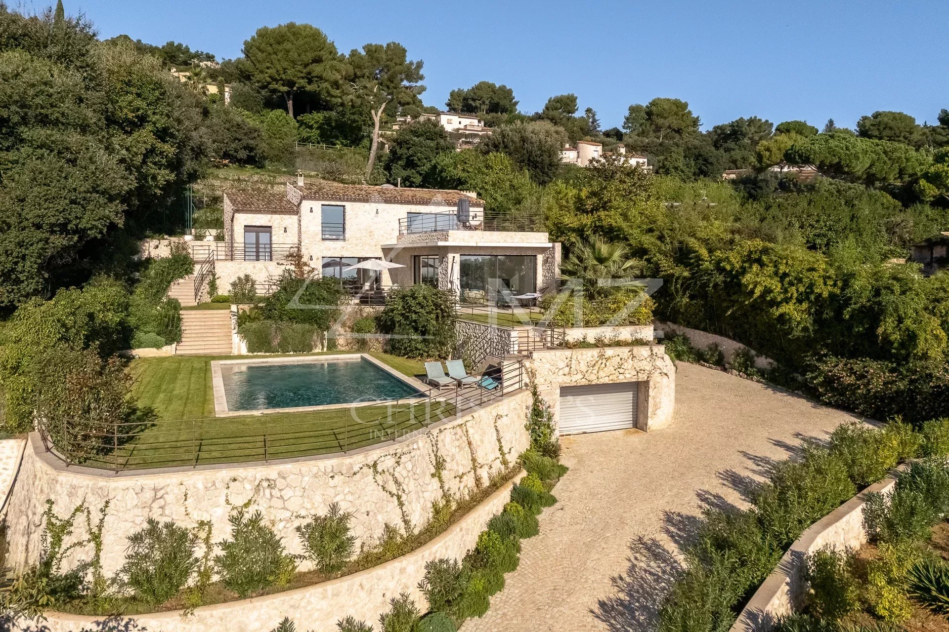 Proche Saint-Paul de Vence - Superbe propriété entièrement rénovée avec vue mer