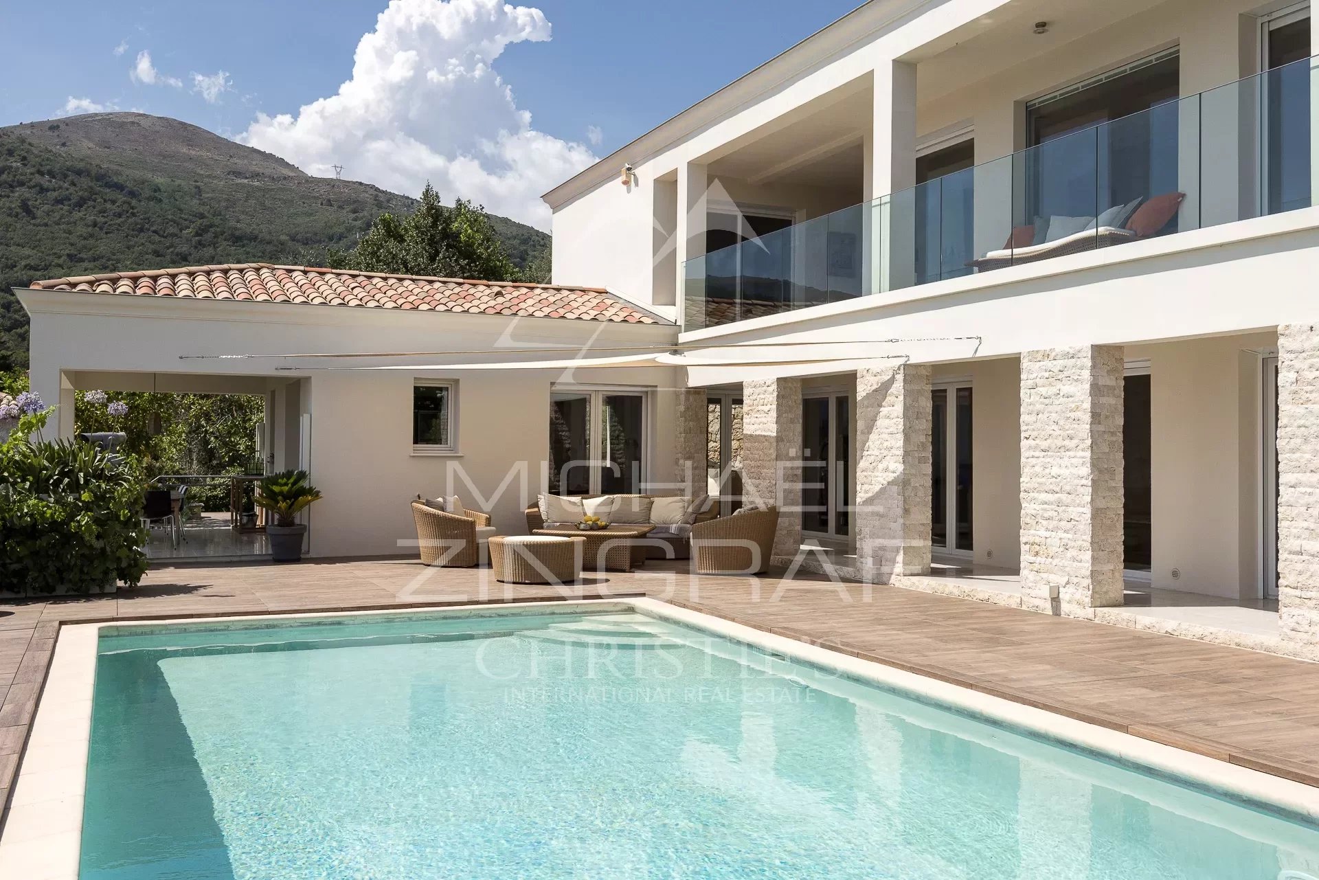 Close to Saint-Paul-de-Vence - Modern property and panoramic views