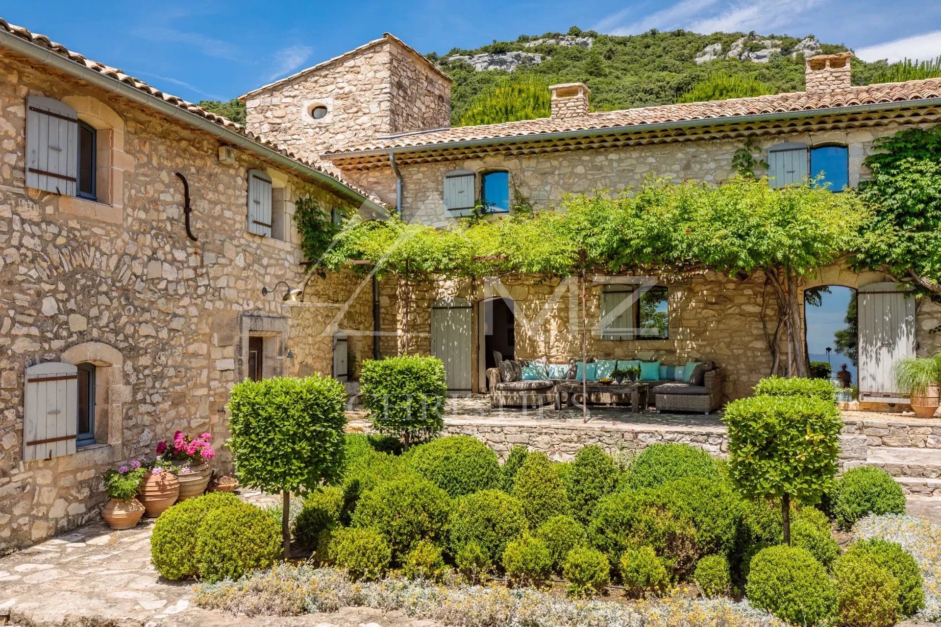 Close to Gordes - Exceptional property with panoramic view