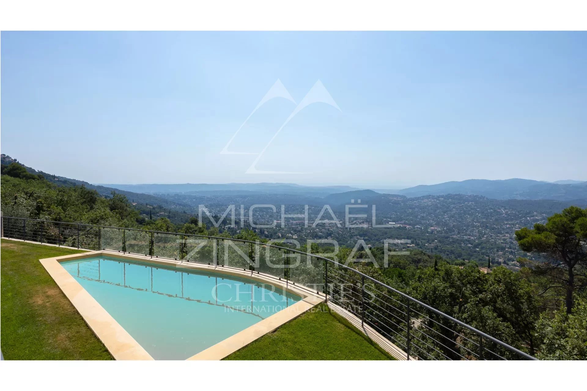 Uncluttered villa with panoramic views of the Riviera