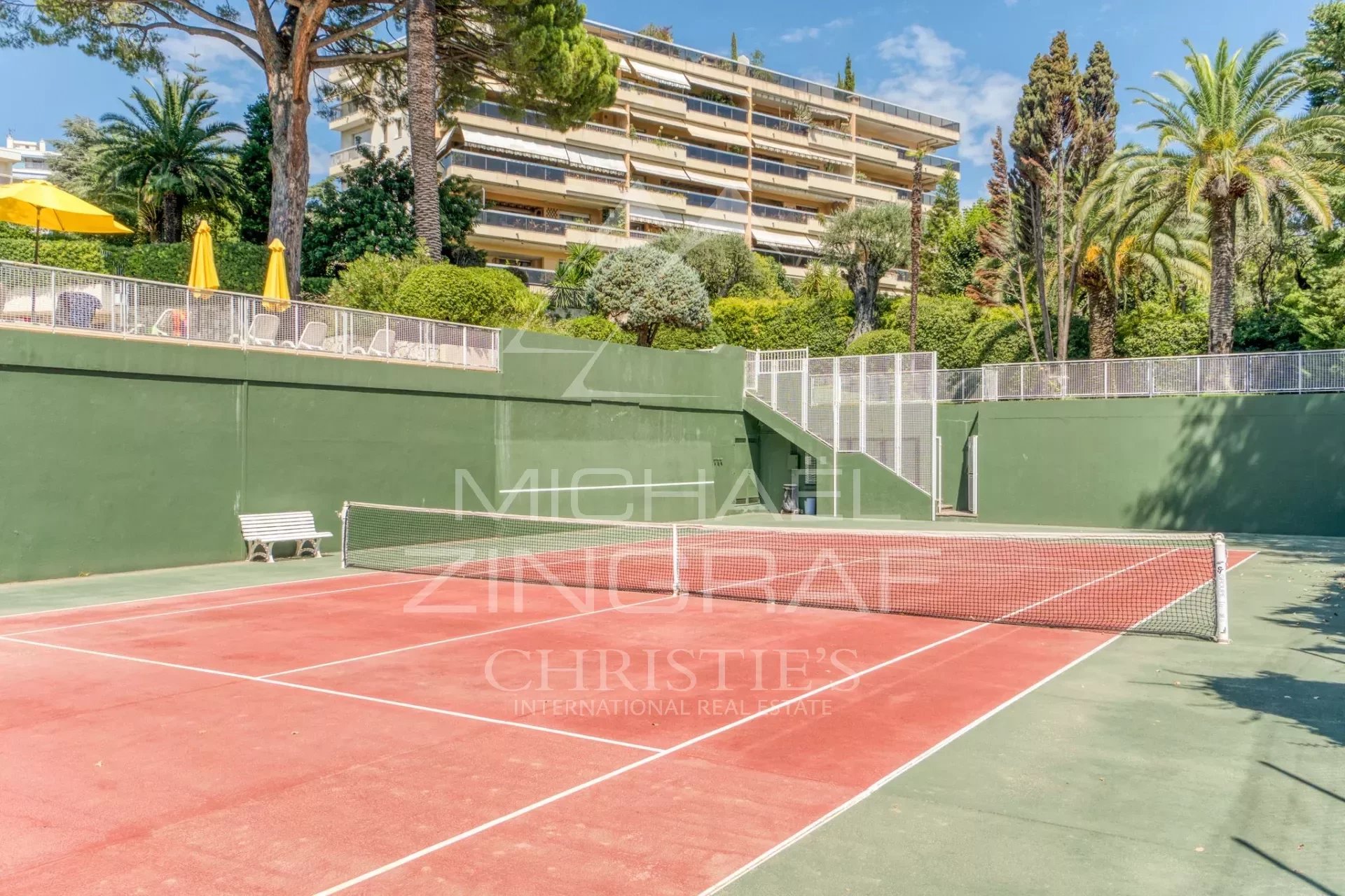 NIZZA GAIRAUT - VILLA-WOHNUNG IM ERDGESCHOSS MIT POOL UND TENNISPLATZ