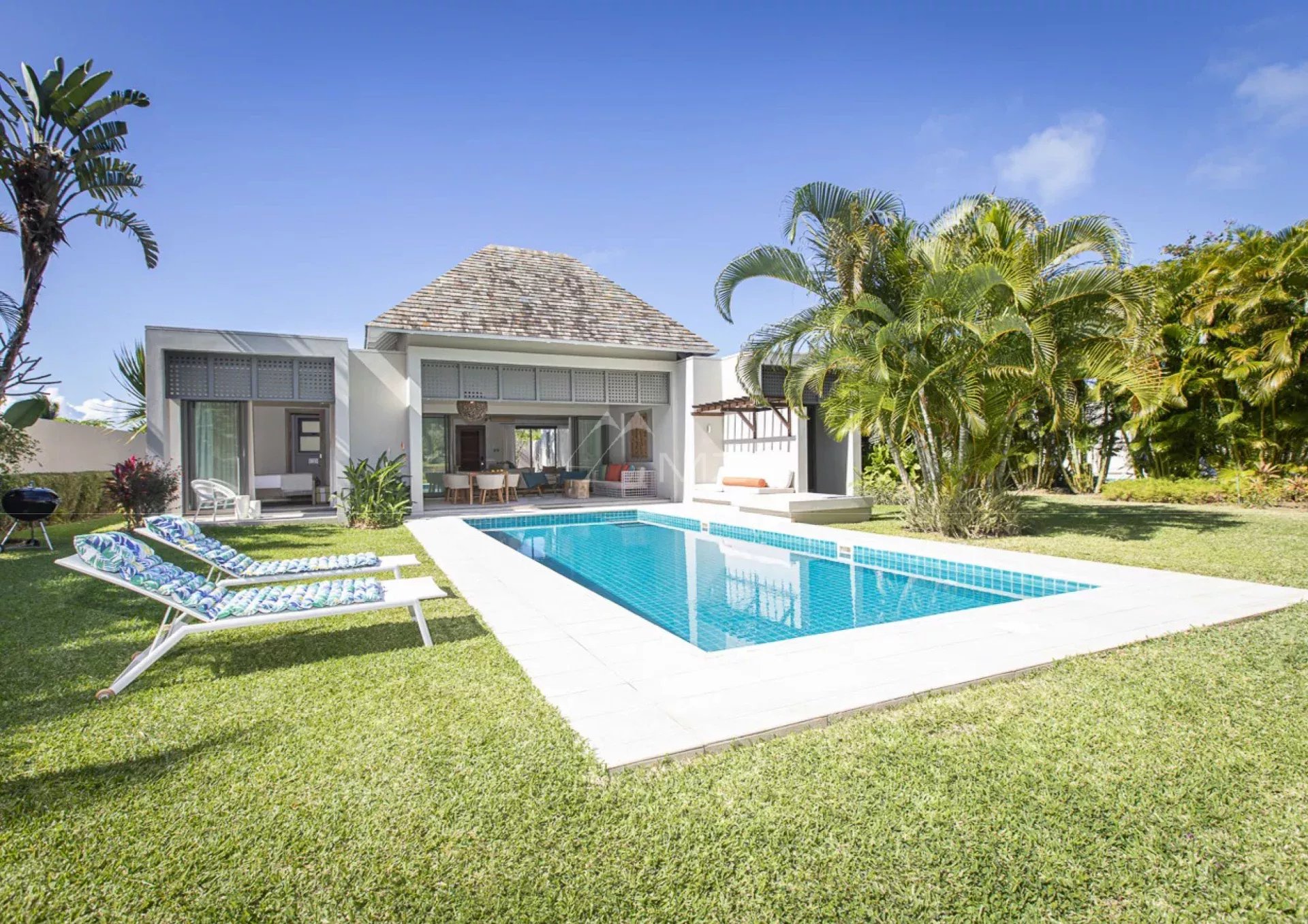 Mauritius – freistehende Villa mit 4 Schlafzimmern, intim, Blick auf den Golfplatz und die Berge