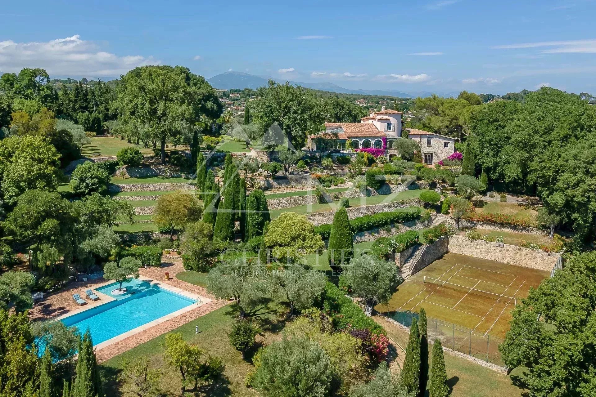 MOUGINS - Vieux Village - Superbe propriété