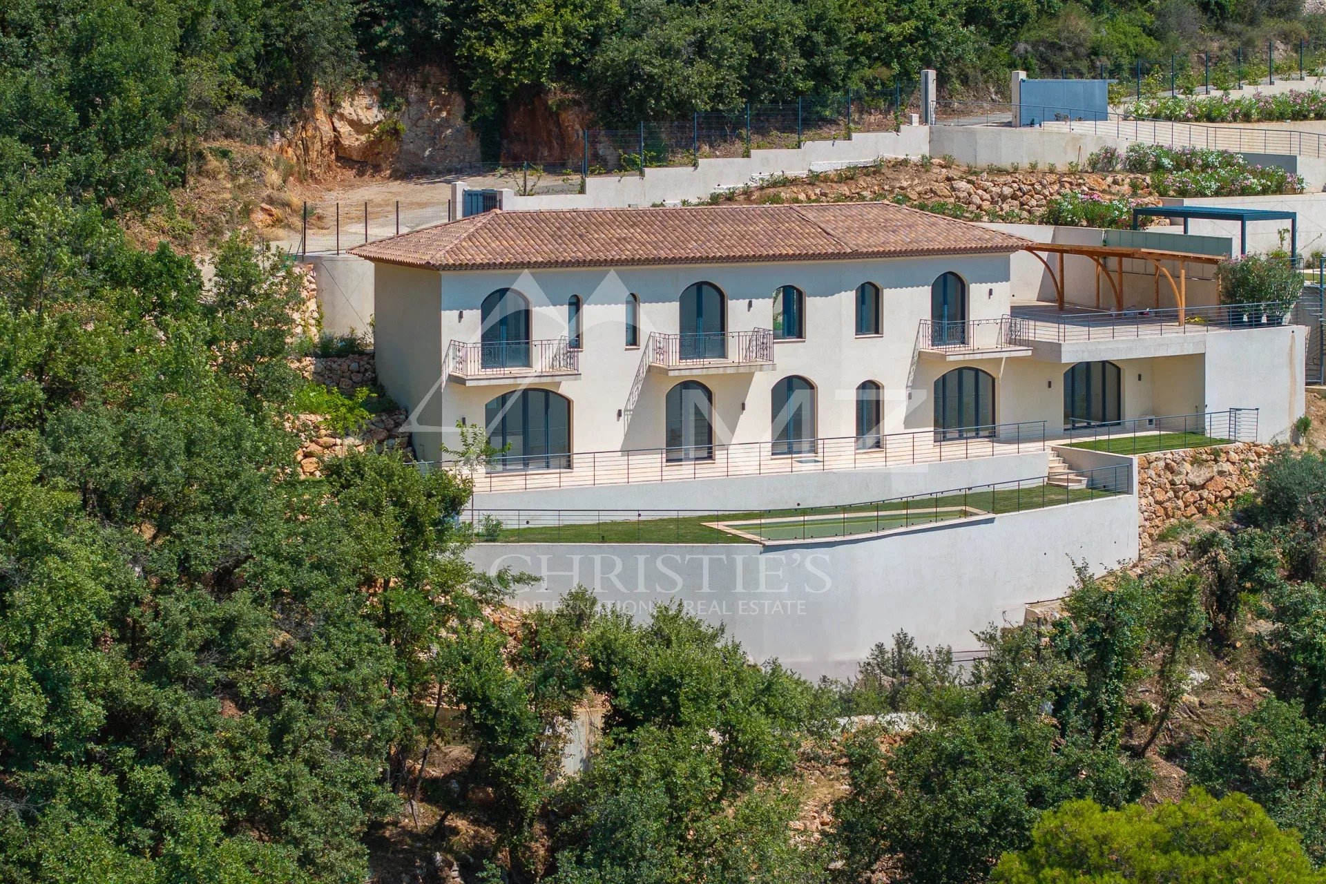 Villa épurée avec vue panoramique sur la Riviera