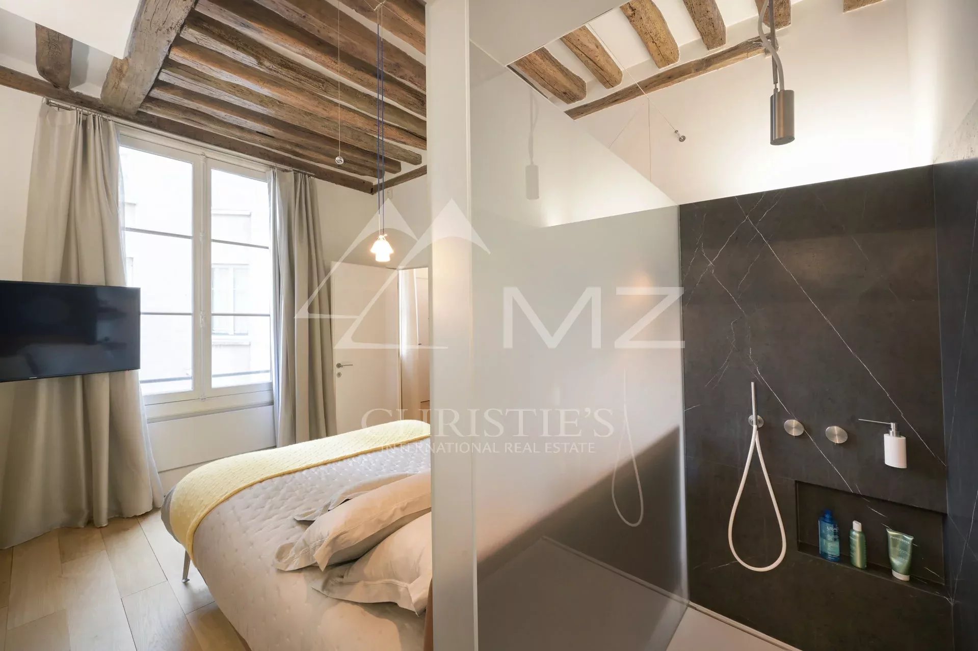 Appartement de 117 m2 -  Faubourg Saint-Honoré - Paris 8 - Parfait État