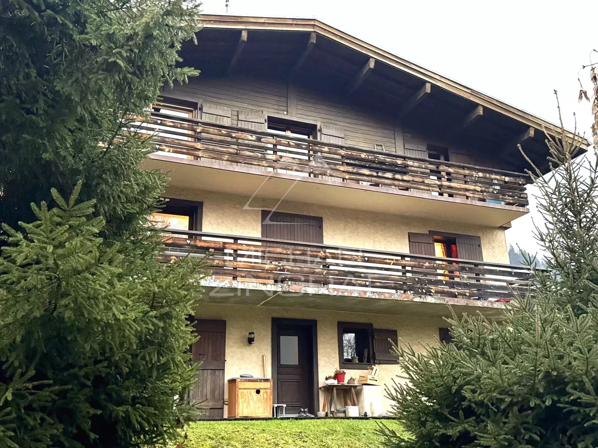 Chalet à l'entrée de Megève de trois appartements à rénover - Centre à pieds