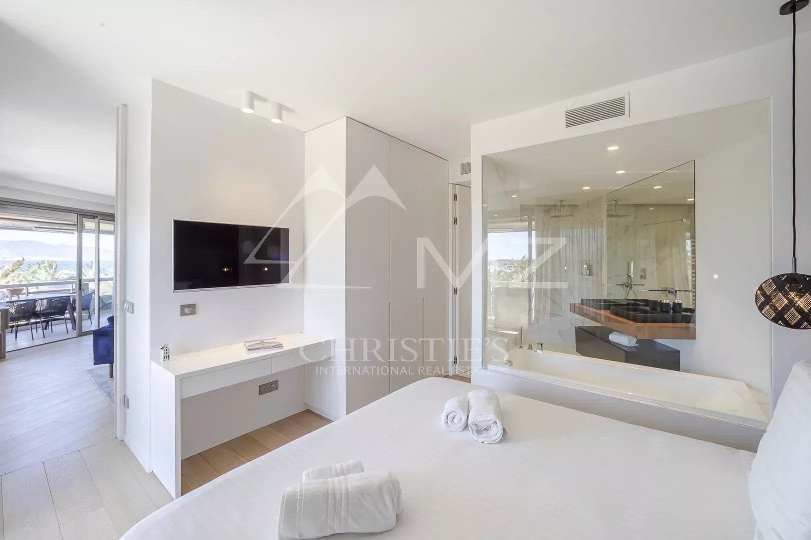 Cannes - Croisette - 3 bedrooms apartment