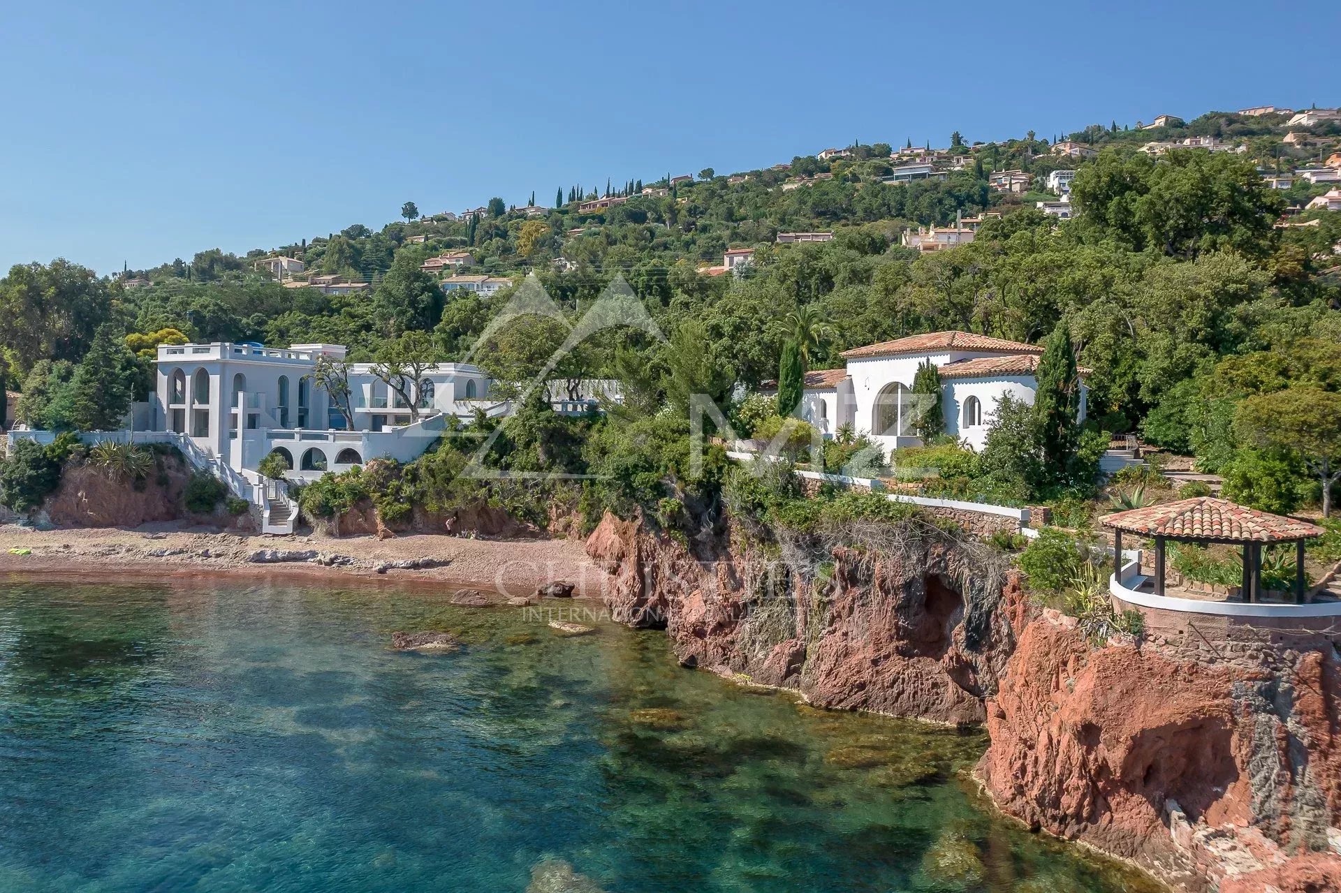 Proche Cannes - Villa pieds dans l'eau