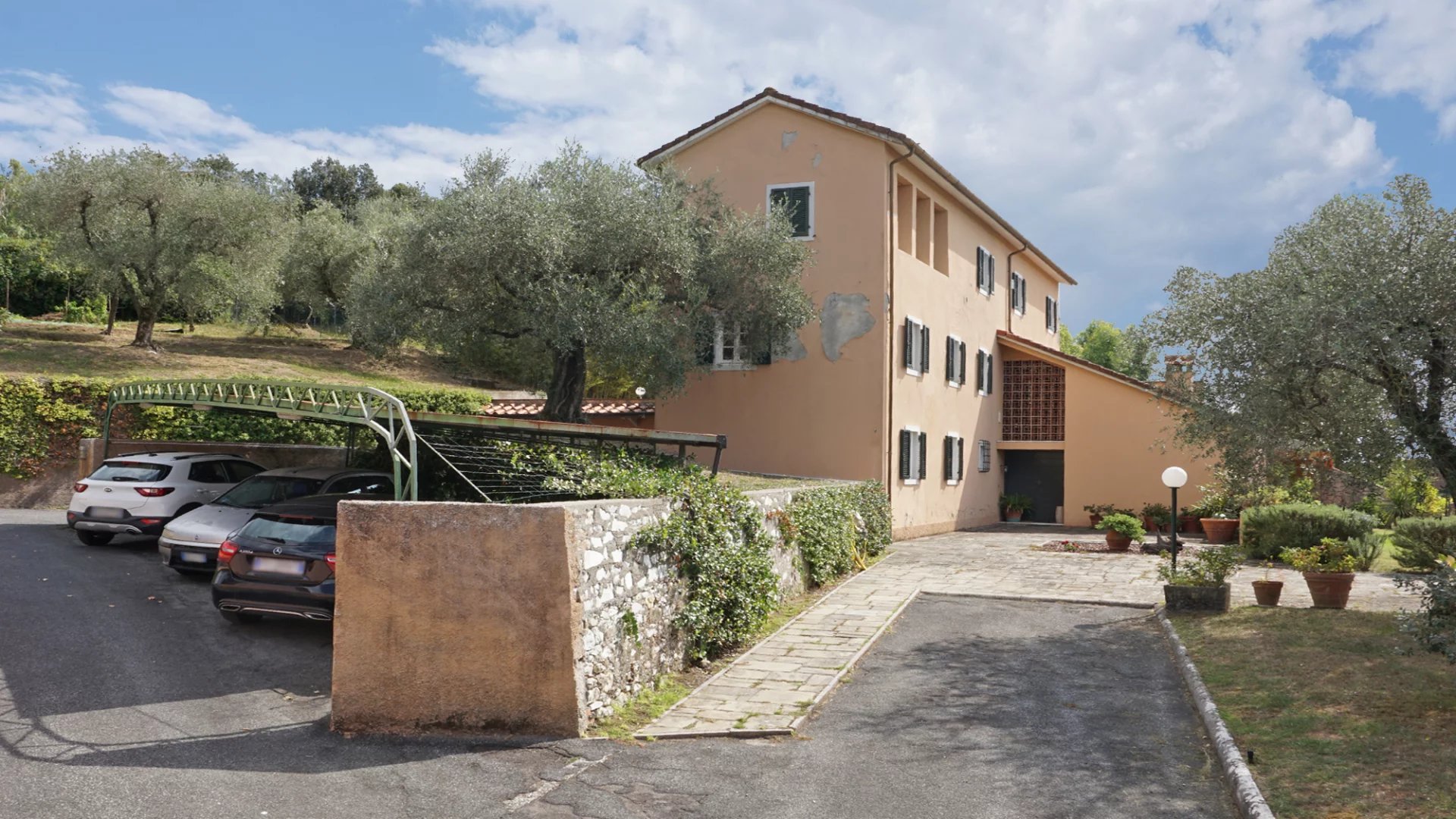 Elégante villa avec piscine, vignoble et grand terrain à une courte distance de la mer