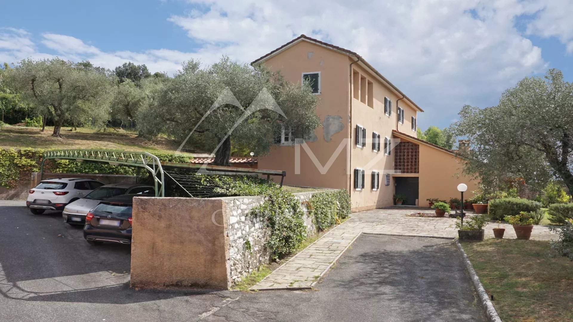 Elégante villa avec piscine, vignoble et grand terrain à une courte distance de la mer