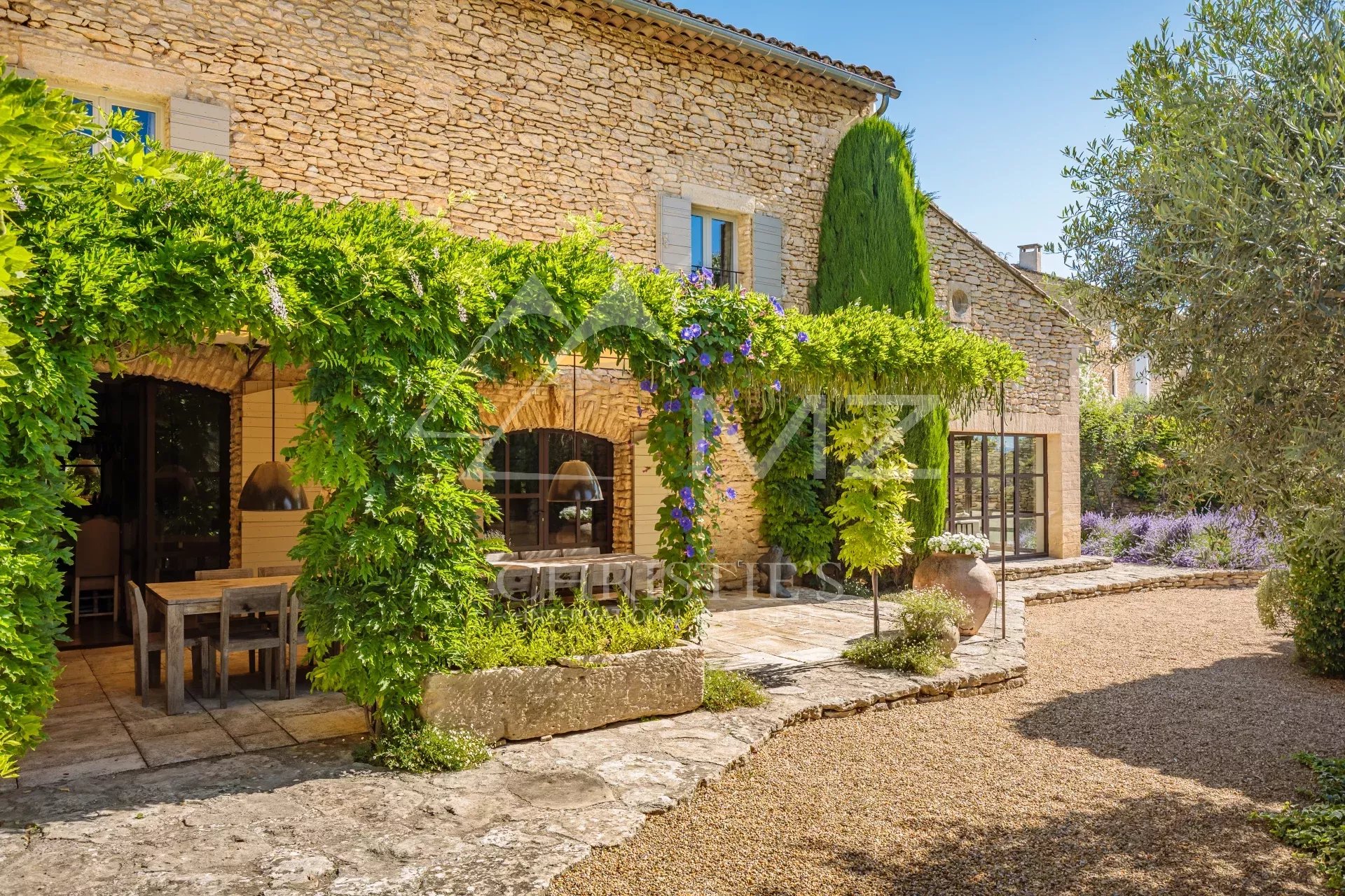 Proche Gordes - Maison de charme au cœur du village