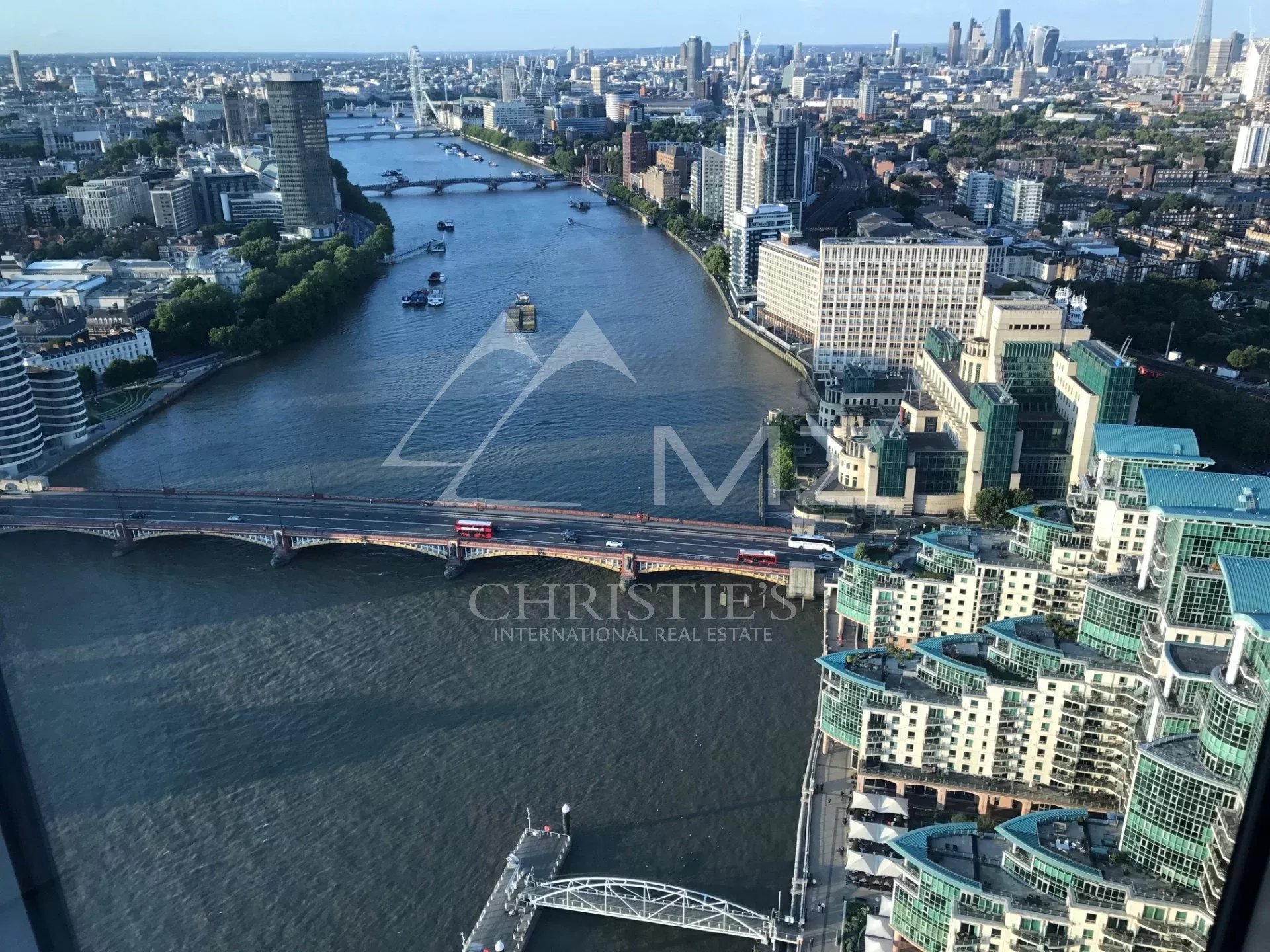 ROYAUME-UNI - LONDRES - DANS UN PRESTIGIEUX COMPLEX