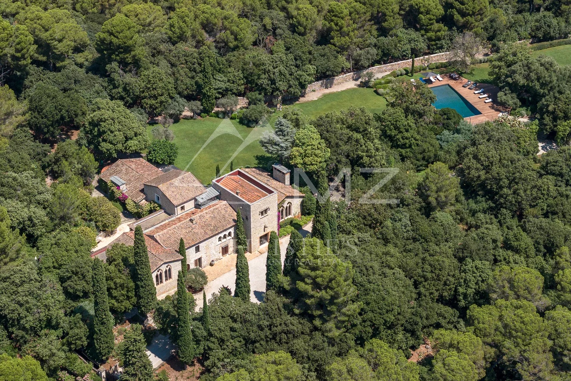 Proche Cannes - Villa dans parc 6 chambres