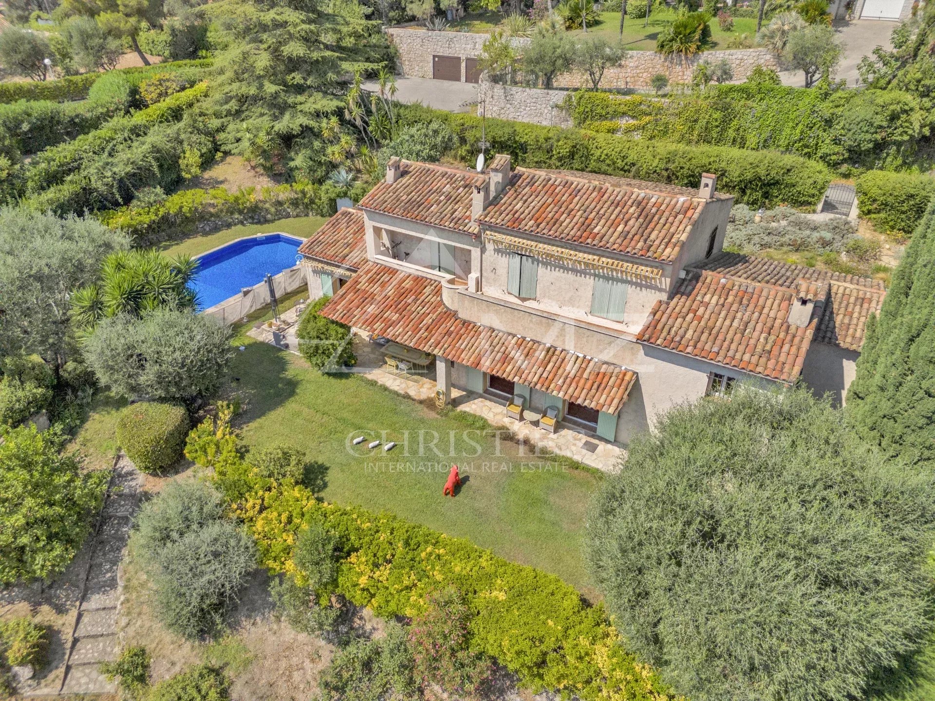 VILLA PROVENÇALE AVEC PISCINE ET VUE MER