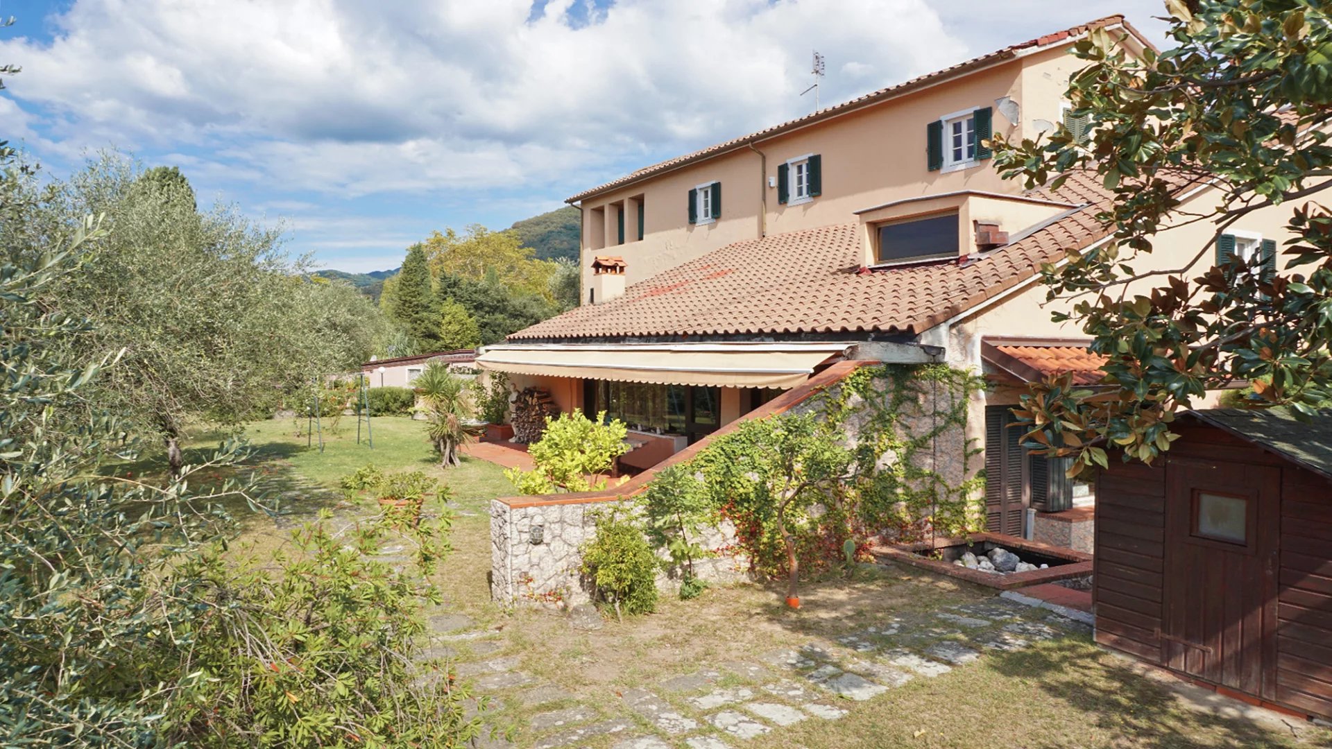 Elégante villa avec piscine, vignoble et grand terrain à une courte distance de la mer