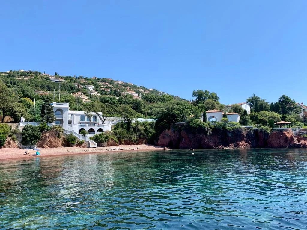 Proche Cannes - Villa pieds dans l'eau