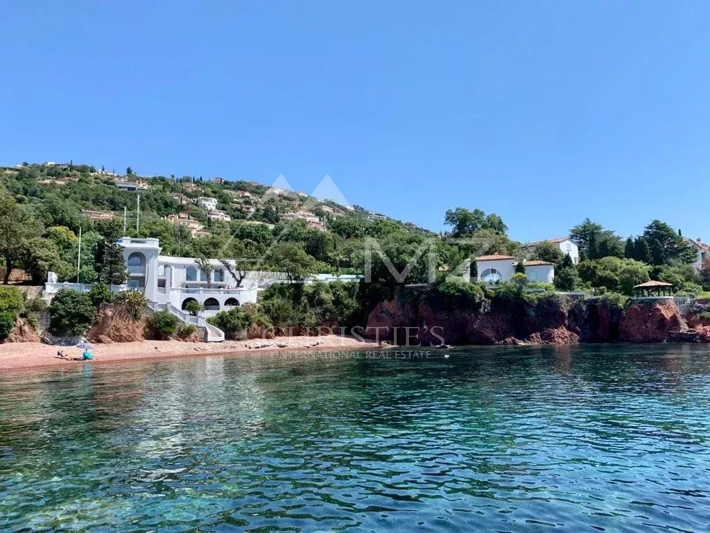 Proche Cannes - Villa pieds dans l'eau