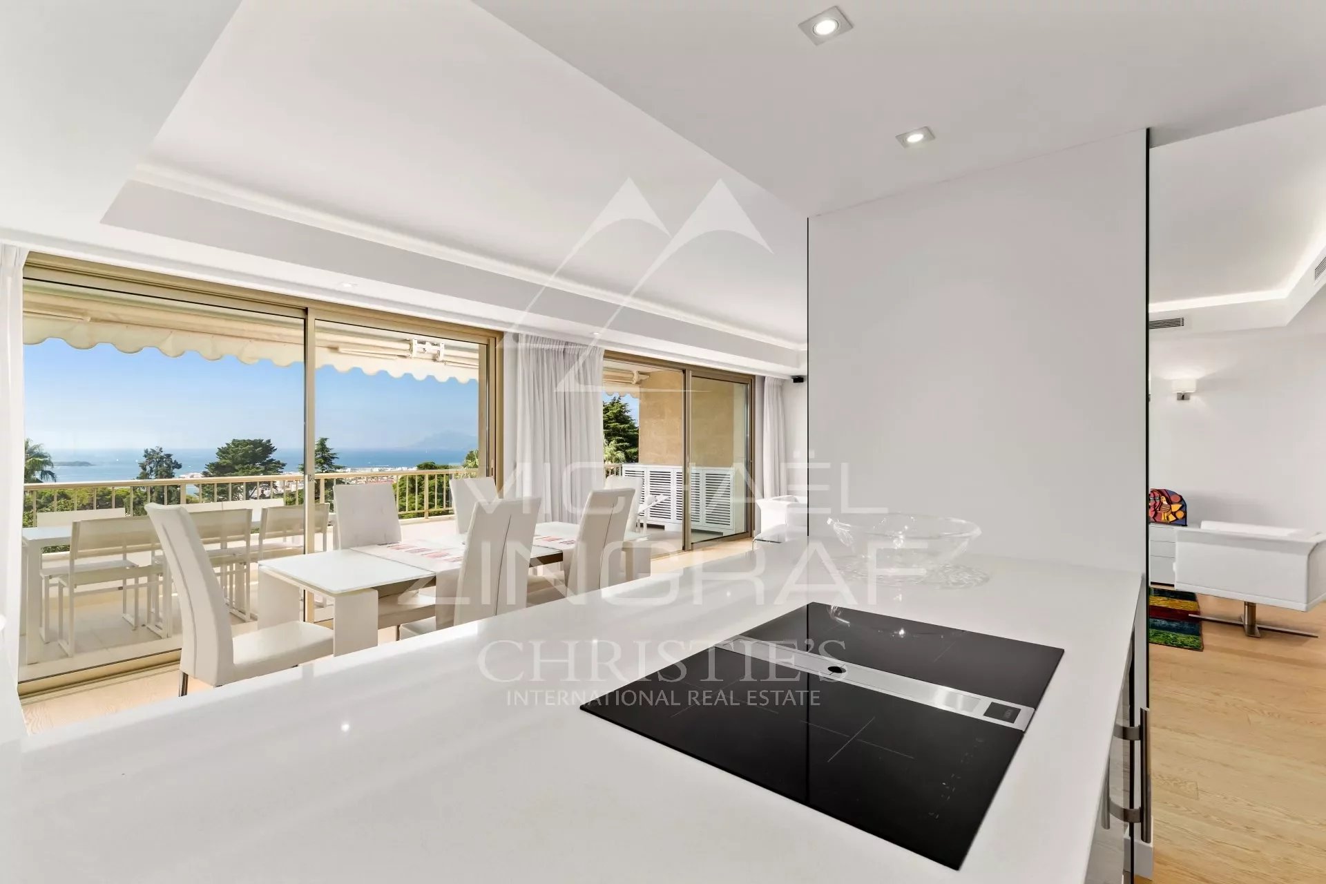 SOLE AGENT: Magnificent contemporary apartment