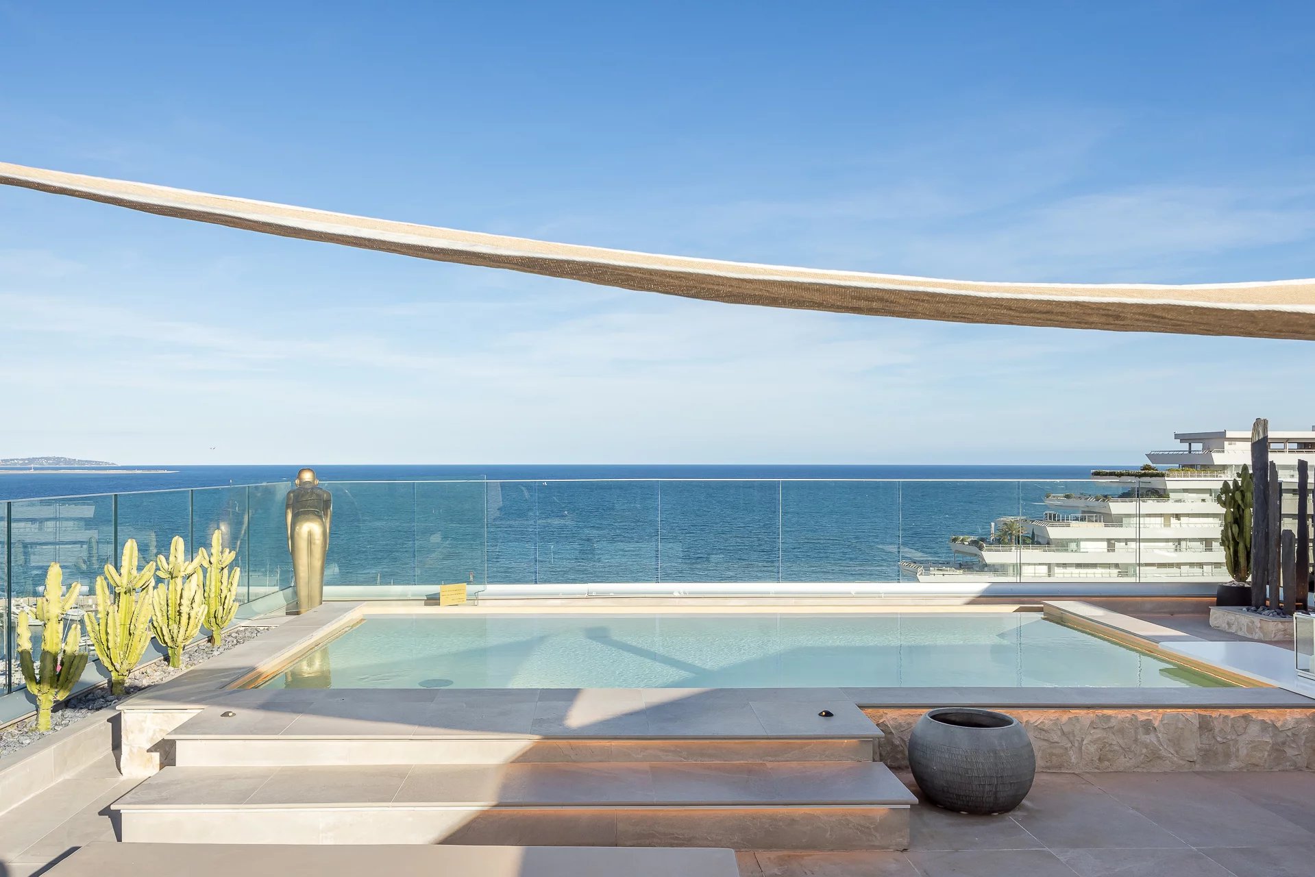 Proche Nice - Superbe triplex avec terrasse et piscine