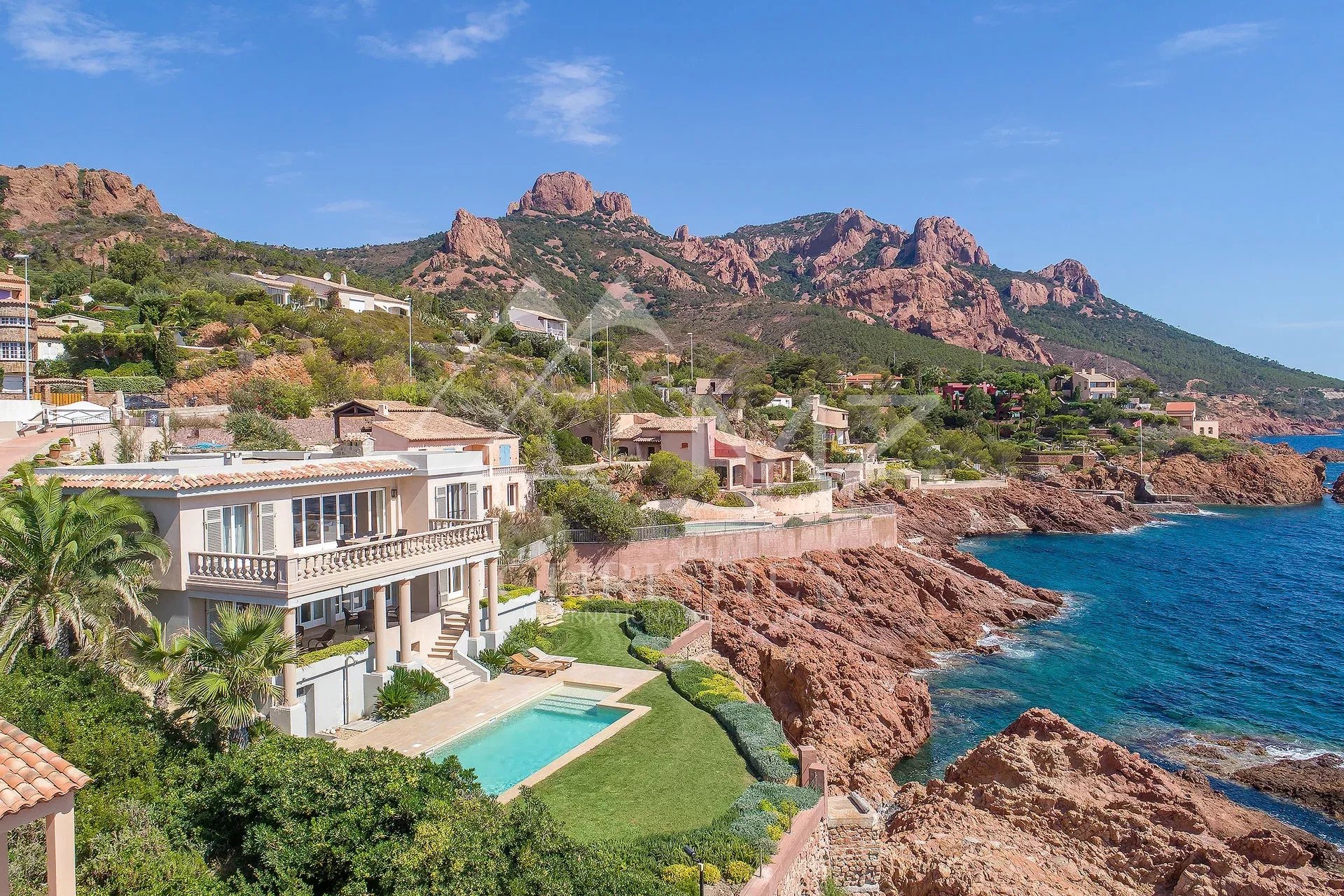 Proche Cannes - Villa pieds dans l'eau