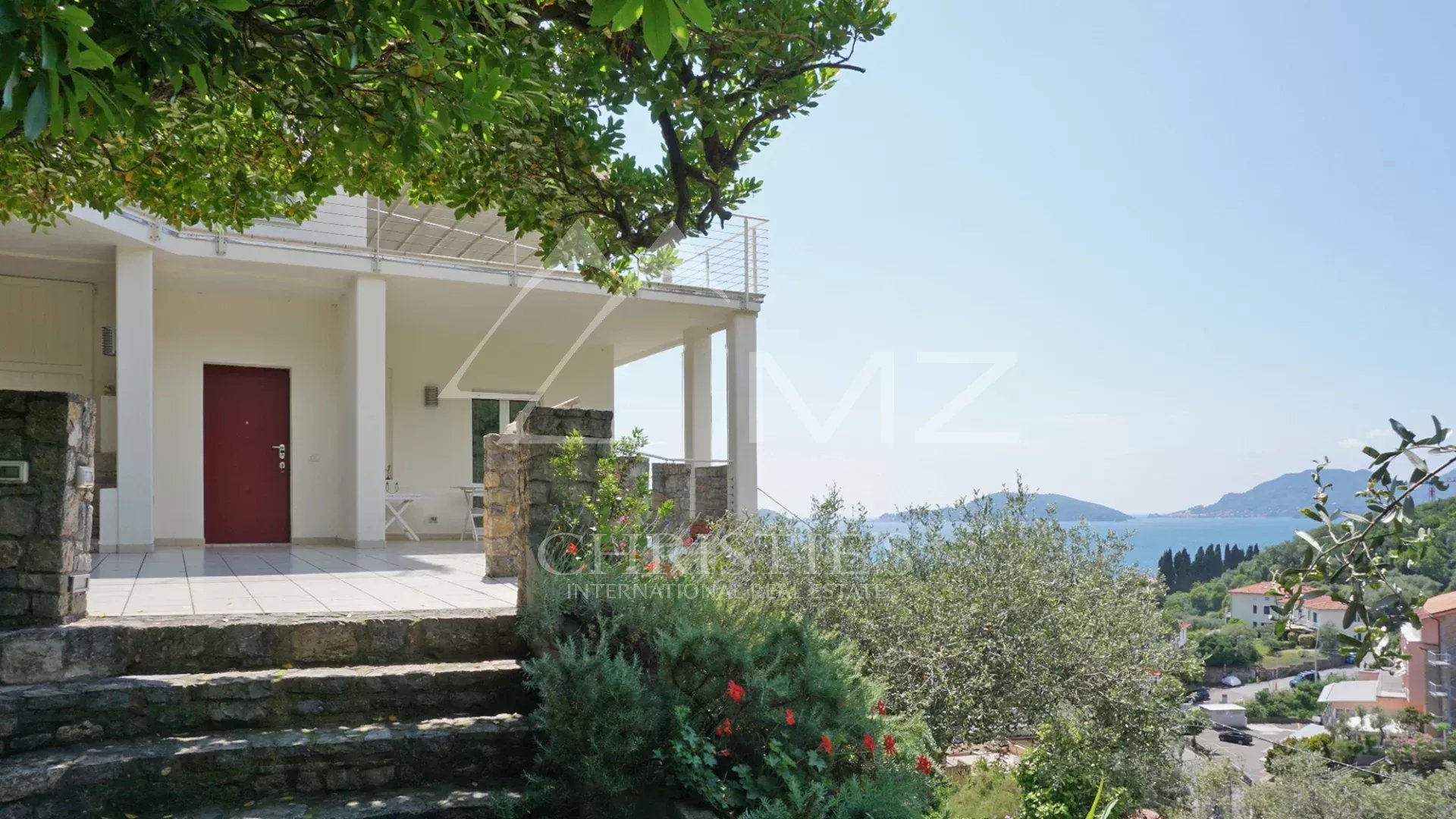 Elegant modern villa with large windows and sea view over the Gulf of Poets in Fiascherino, Lerici