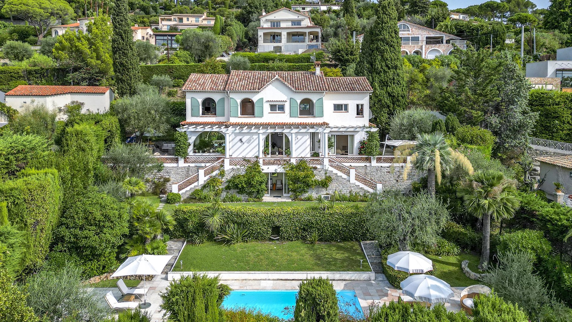 Elégante villa avec vue mer à proximité du vieux village de Mougins